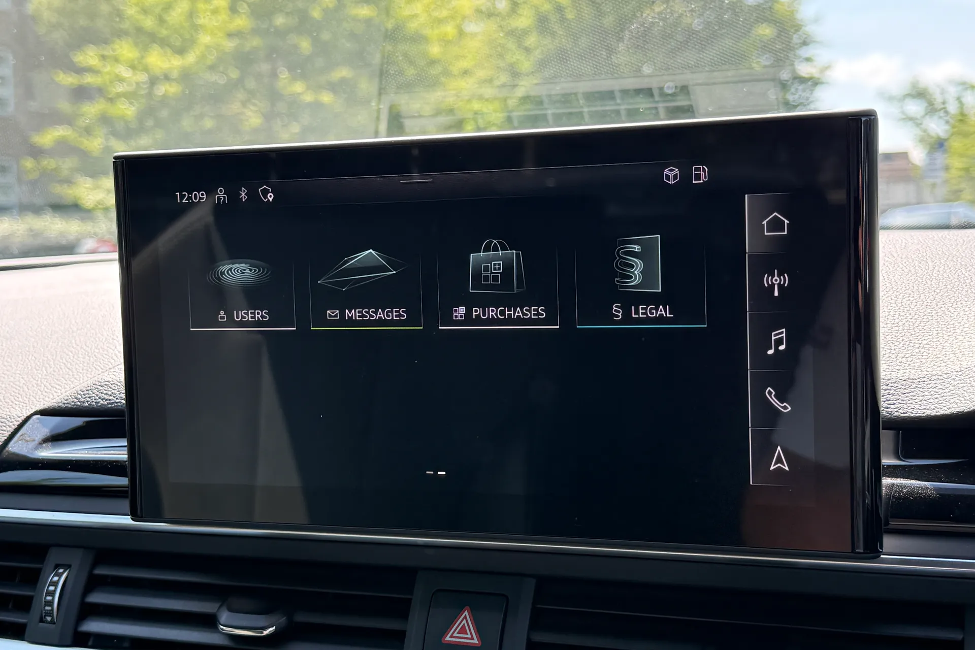 Audi A4 thumbnail image number 22