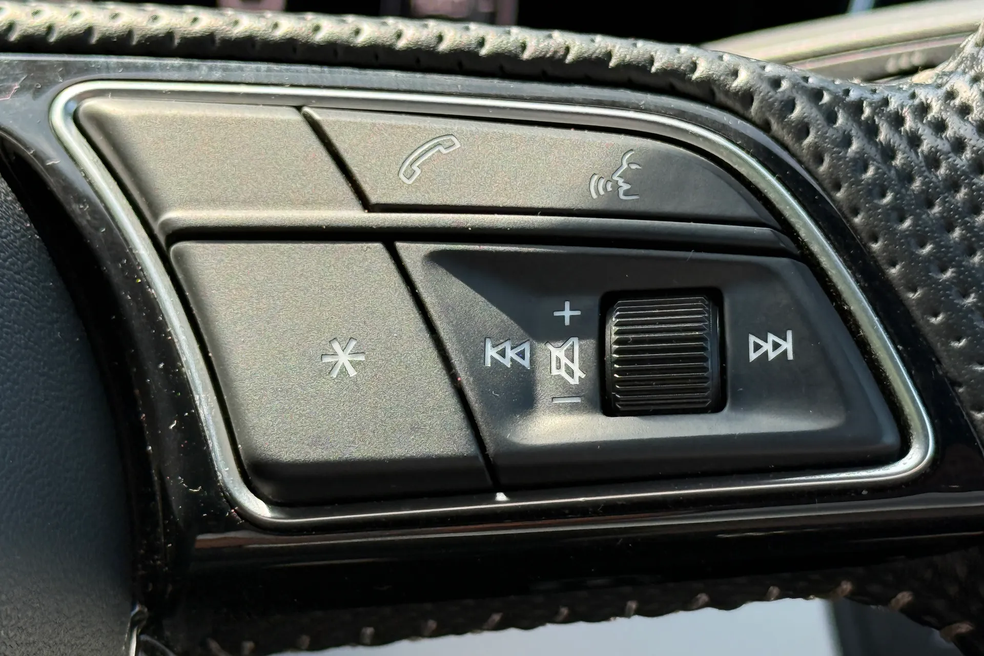 Audi A4 thumbnail image number 15