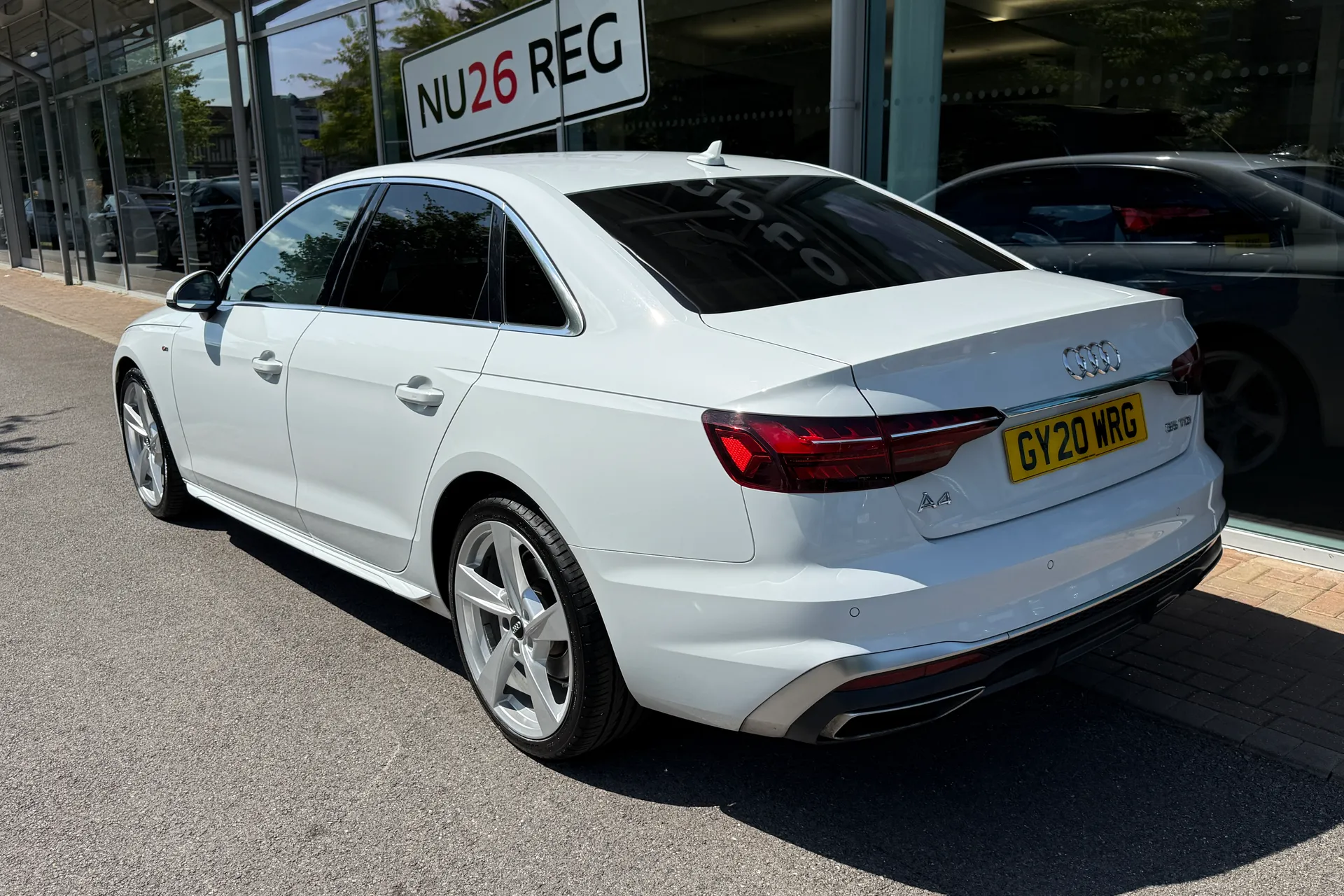 Audi A4 thumbnail image number 10