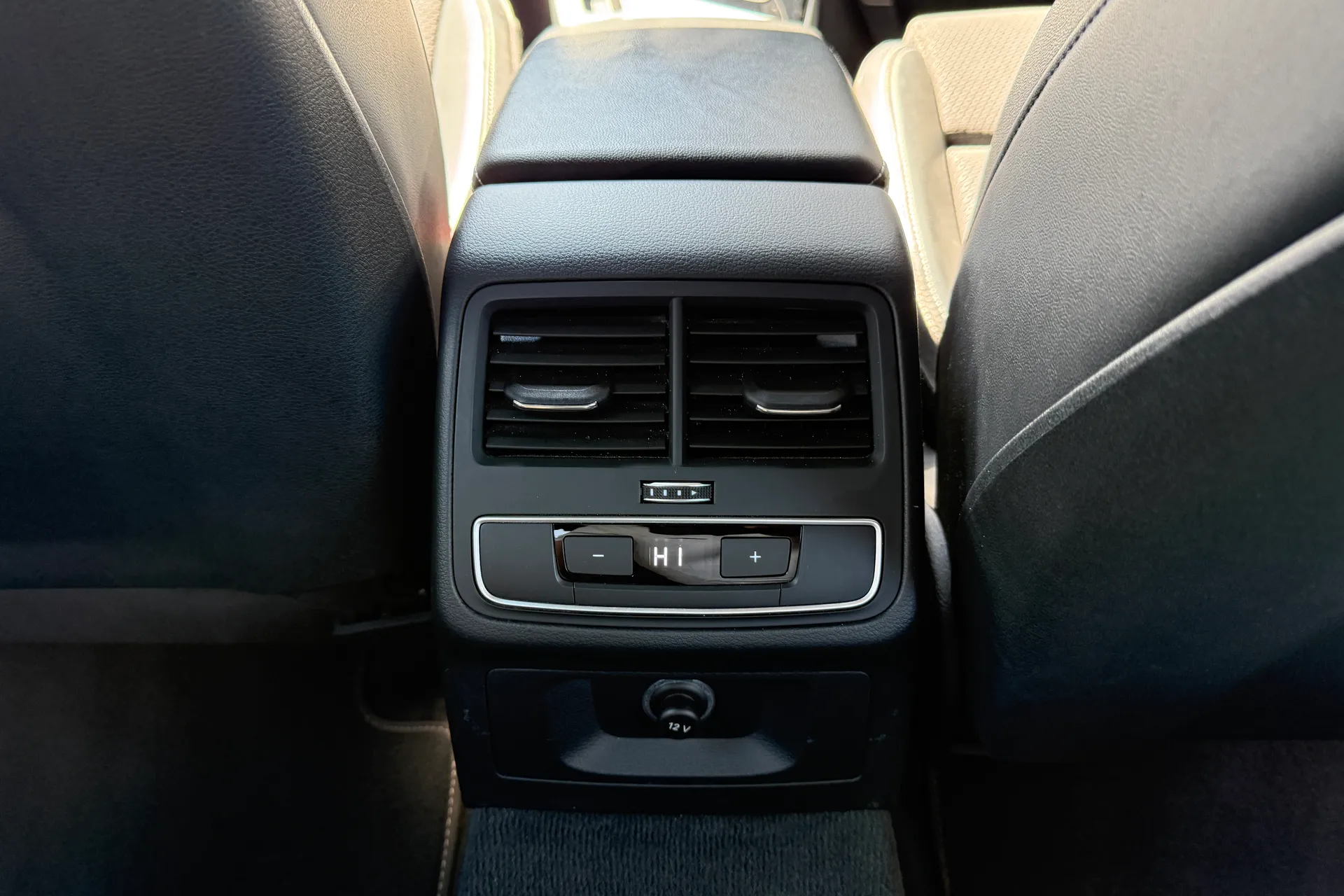 Audi A4 thumbnail image number 46