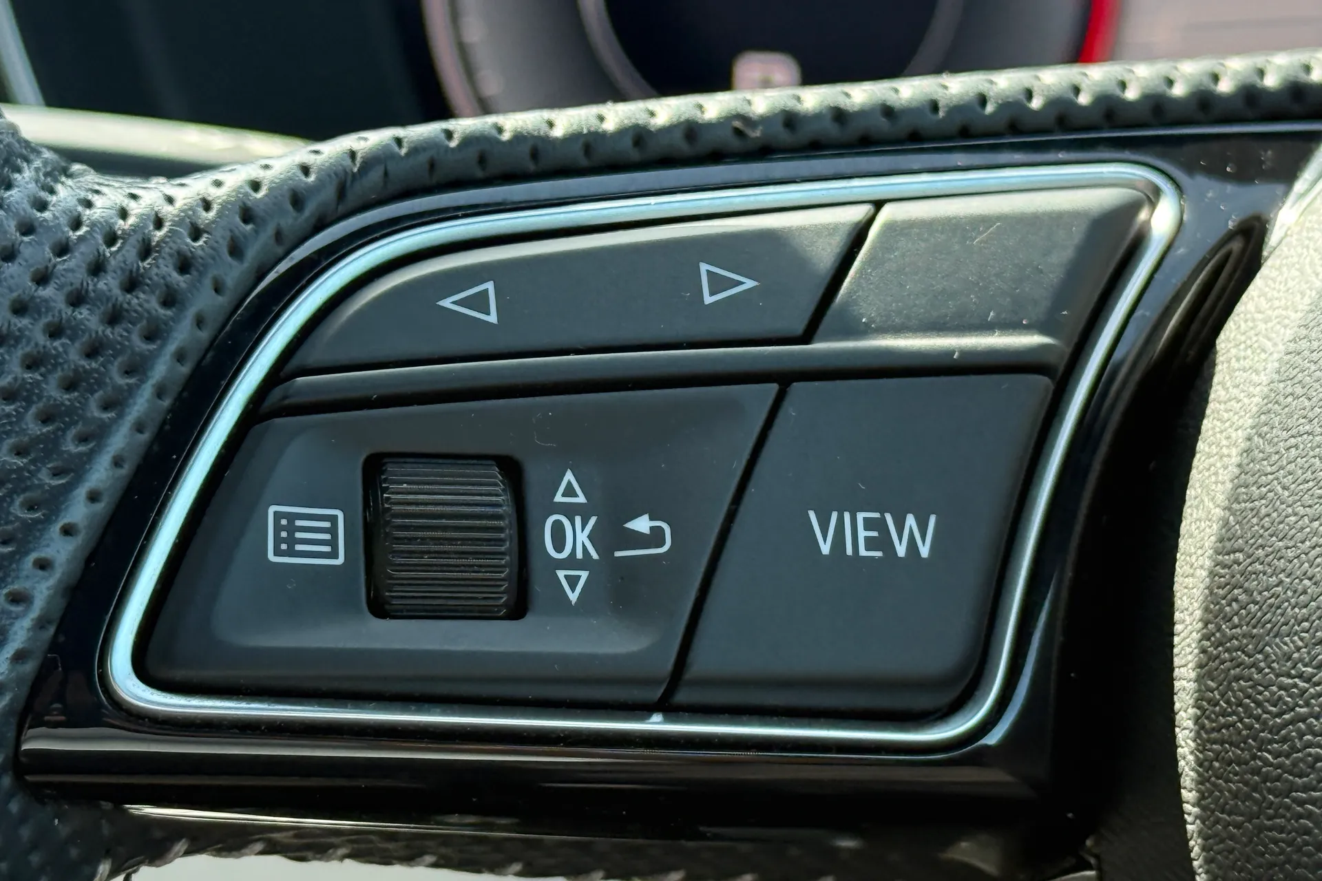 Audi A4 thumbnail image number 16
