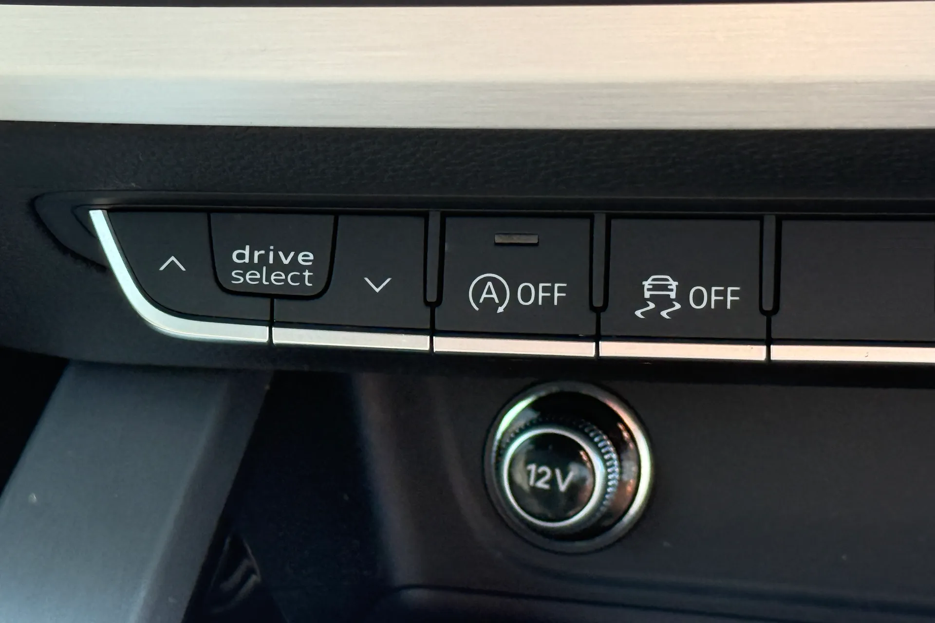 Audi A4 thumbnail image number 24