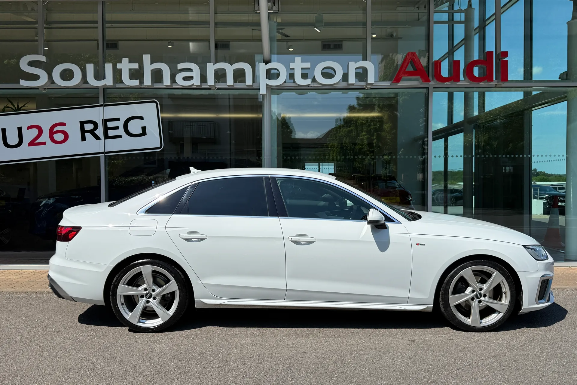 Audi A4 thumbnail image number 2