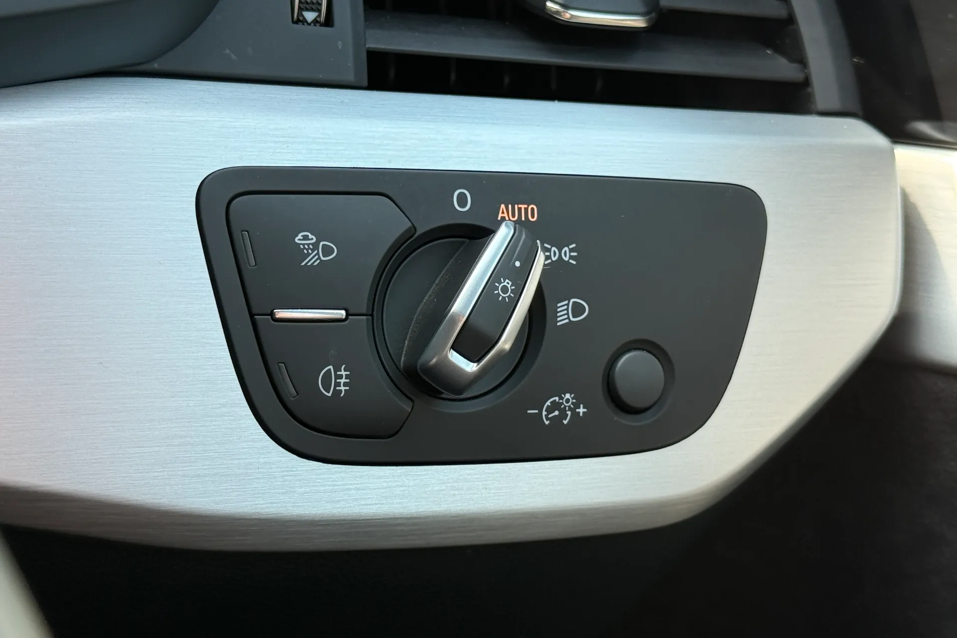 Audi A4 thumbnail image number 20