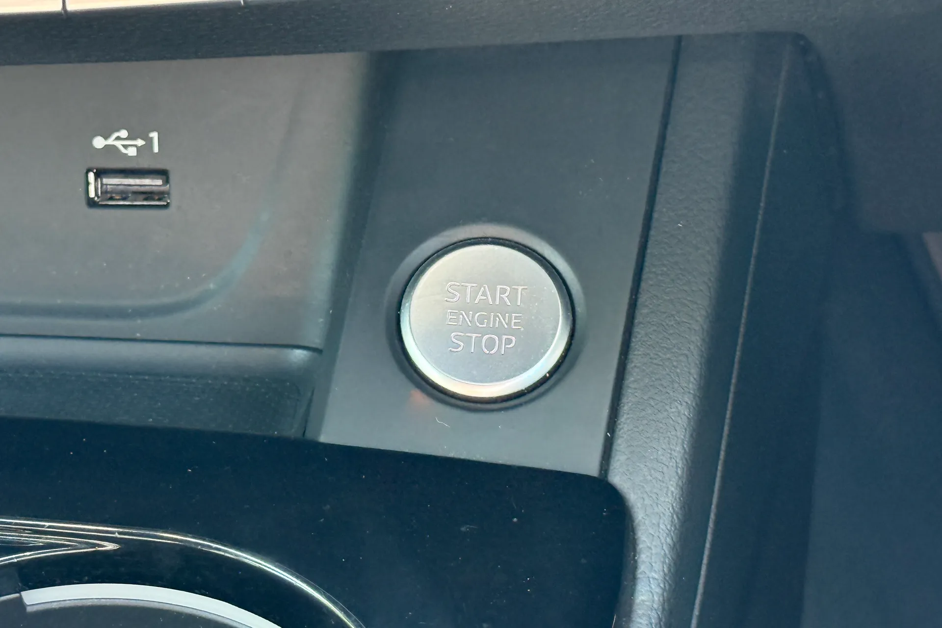 Audi A4 thumbnail image number 27