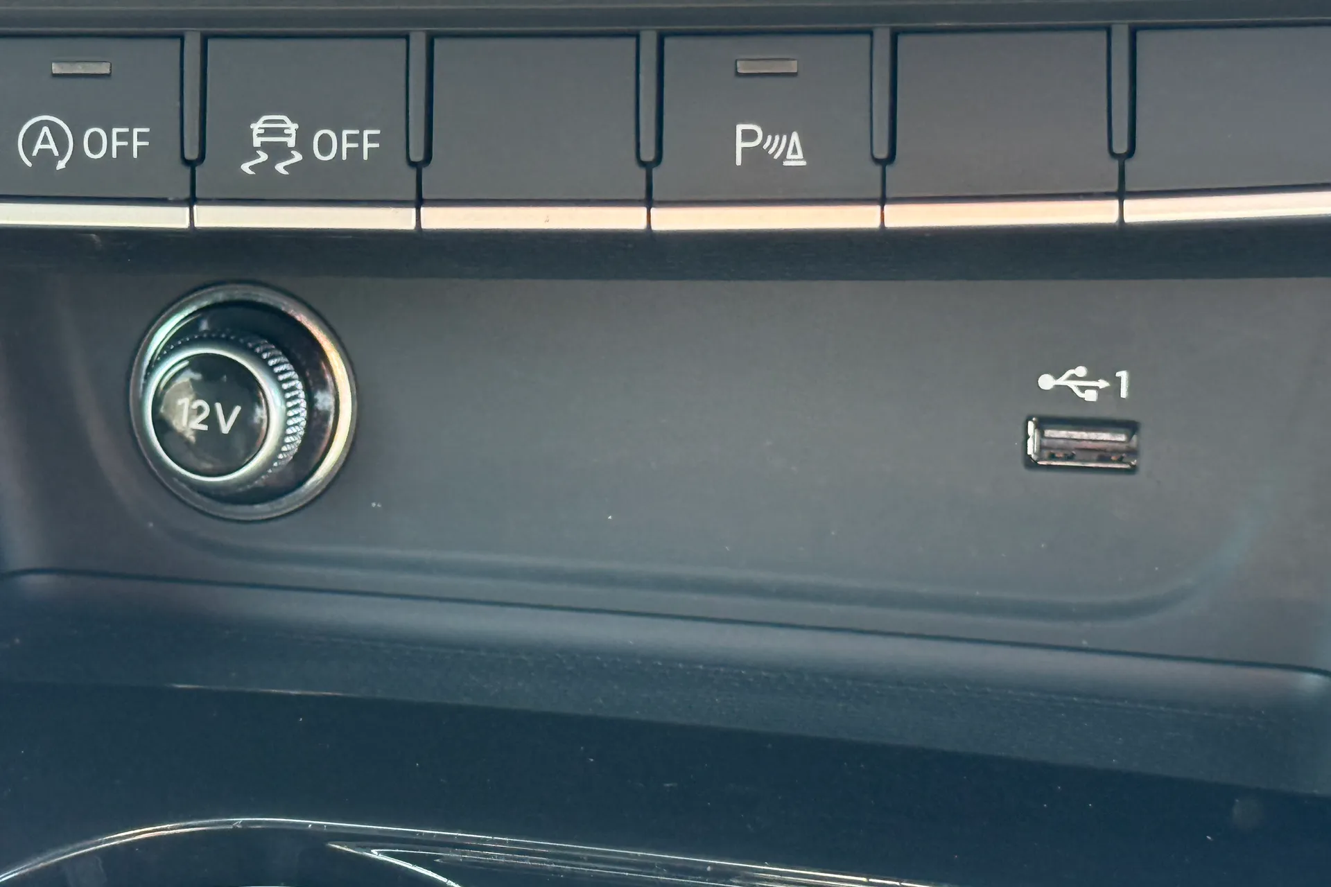 Audi A4 thumbnail image number 26