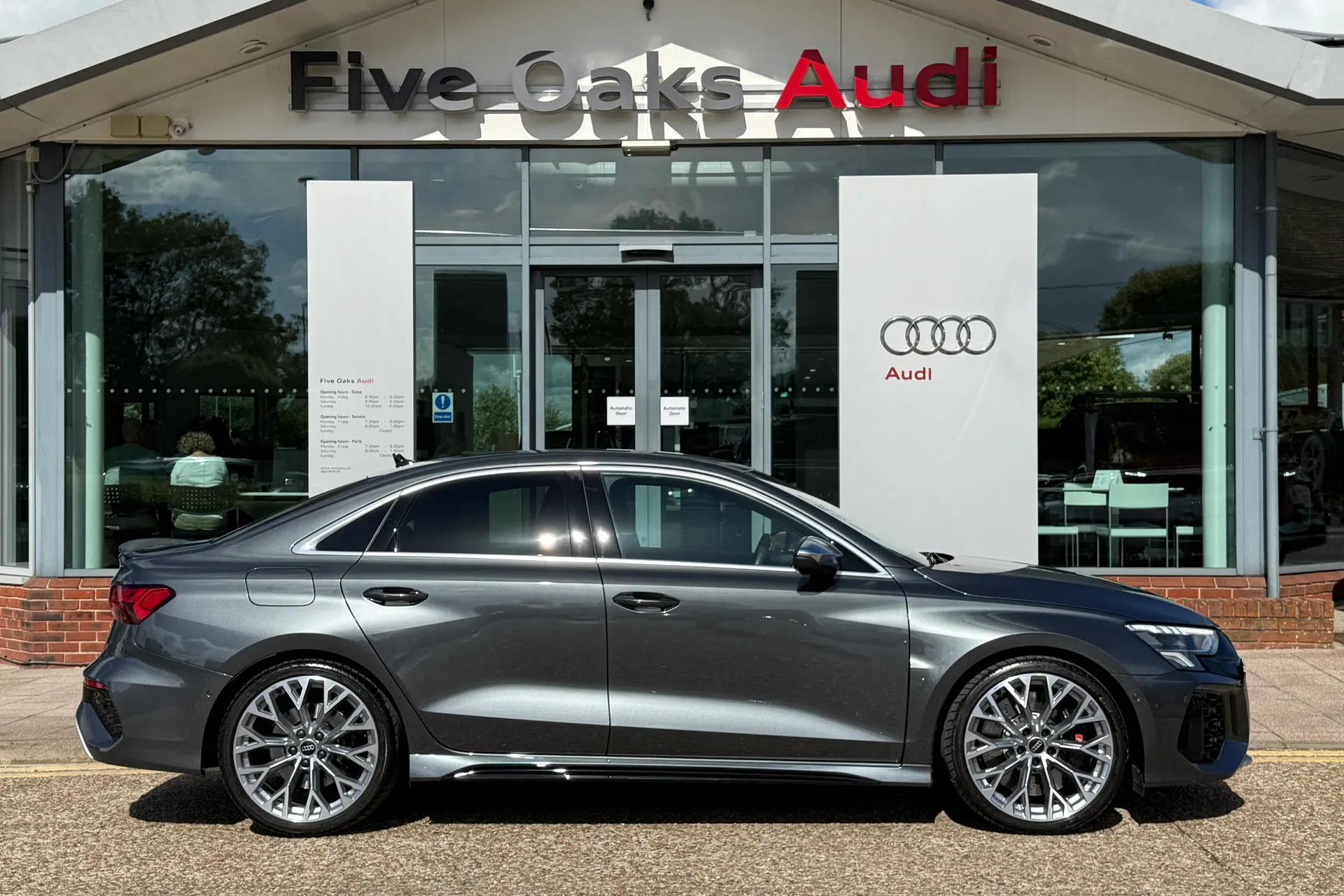 Audi RS3 thumbnail image number 2