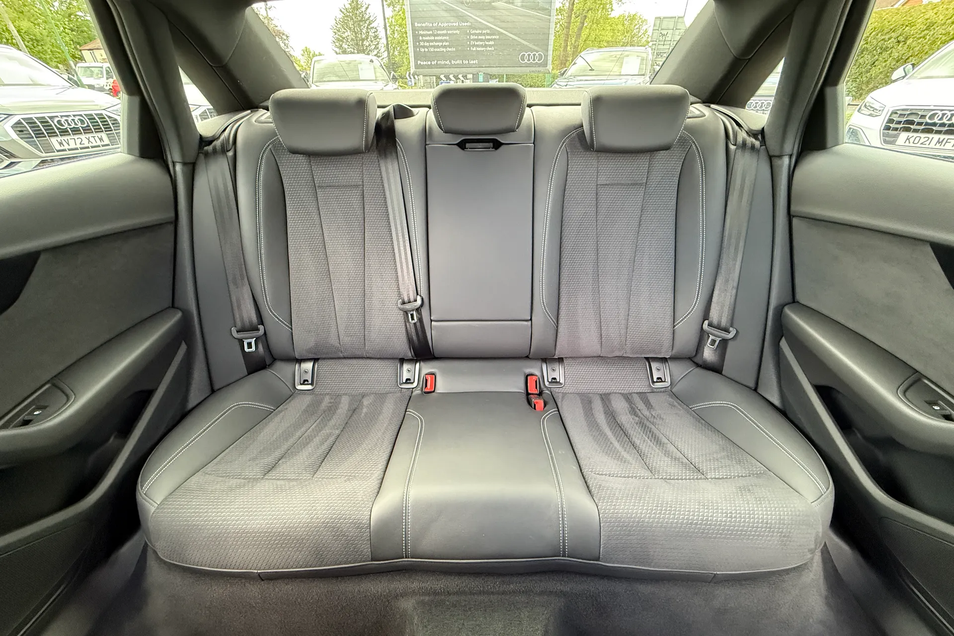 Audi A4 thumbnail image number 37