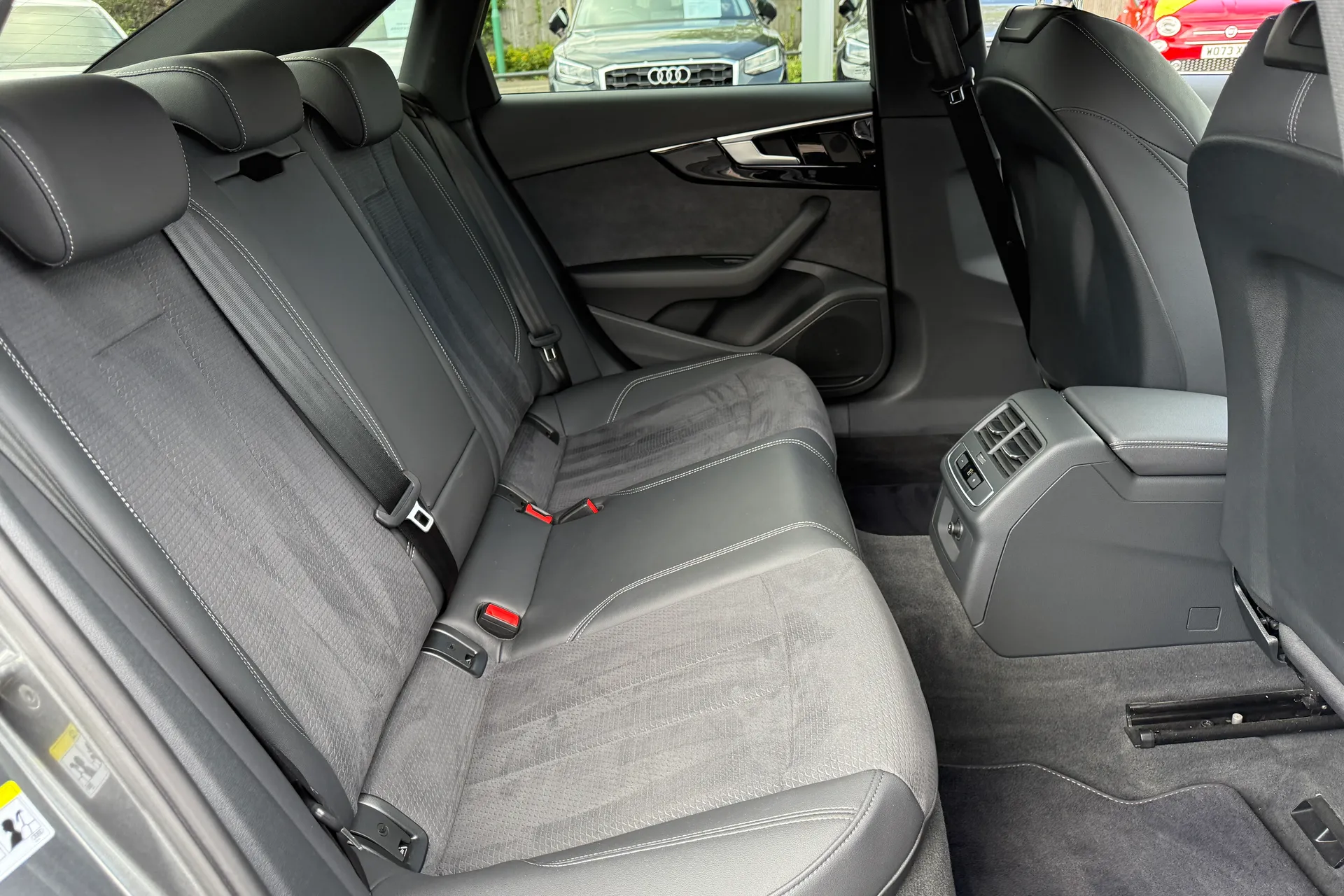 Audi A4 thumbnail image number 44