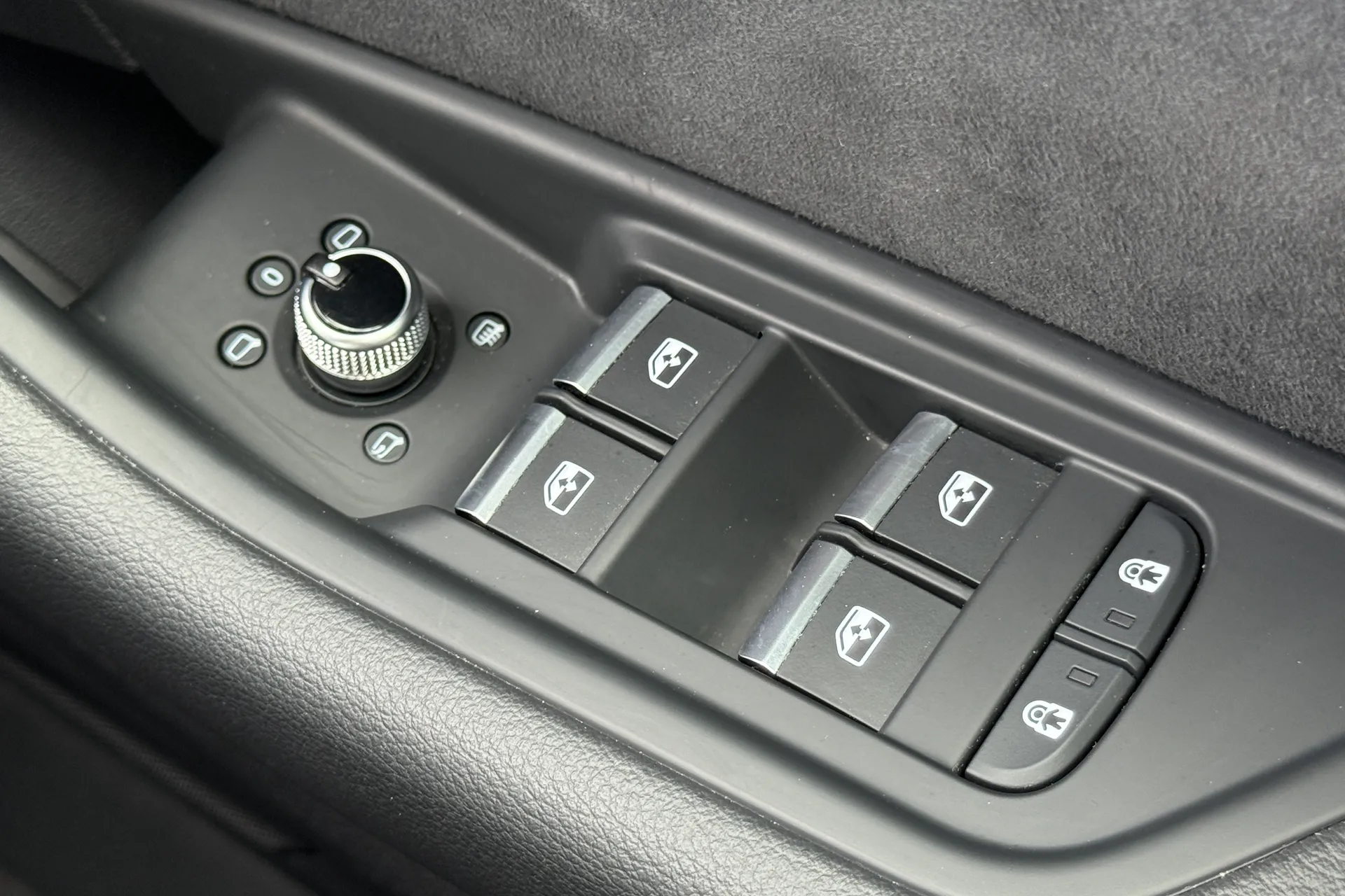 Audi A4 thumbnail image number 18