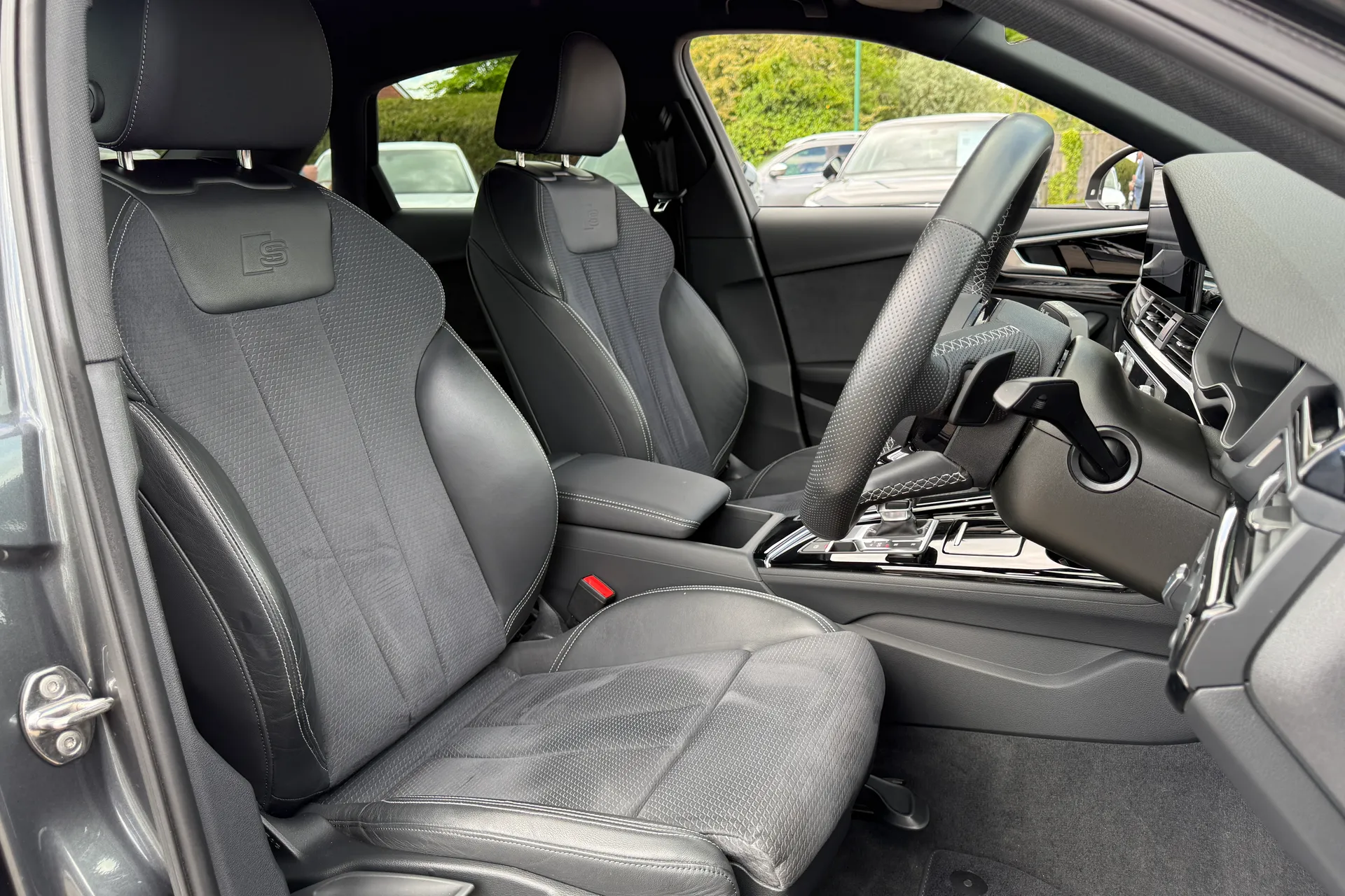 Audi A4 thumbnail image number 26