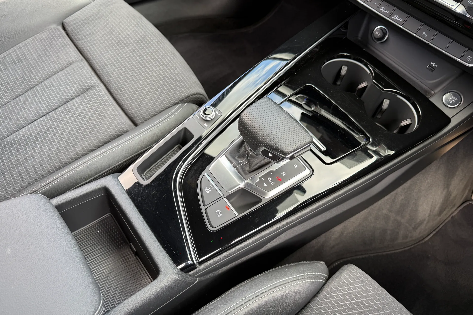Audi A4 thumbnail image number 39