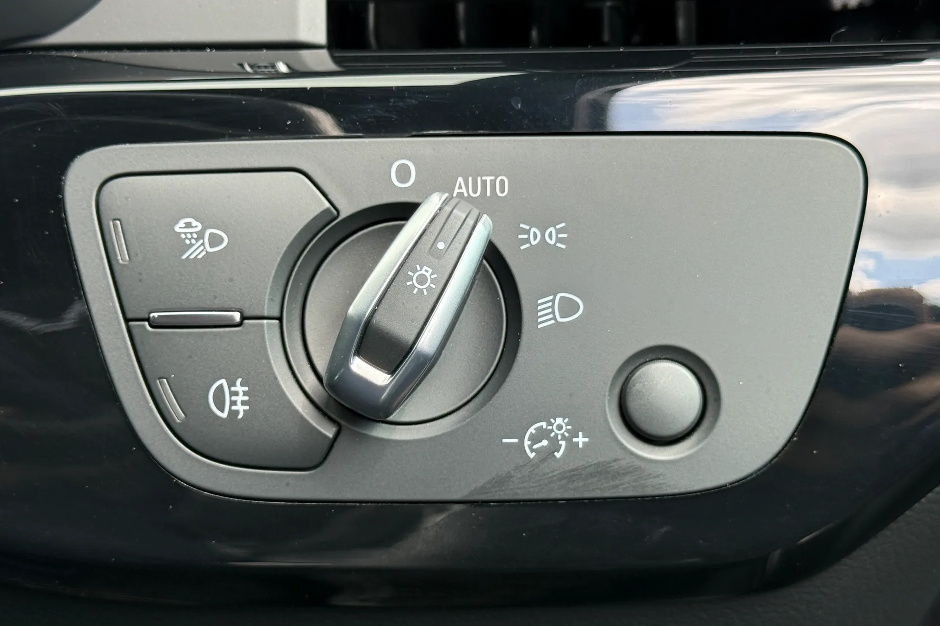 Audi A4 thumbnail image number 22