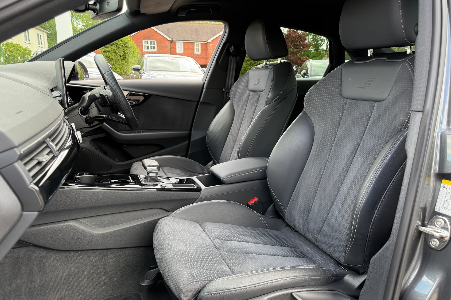 Audi A4 thumbnail image number 29