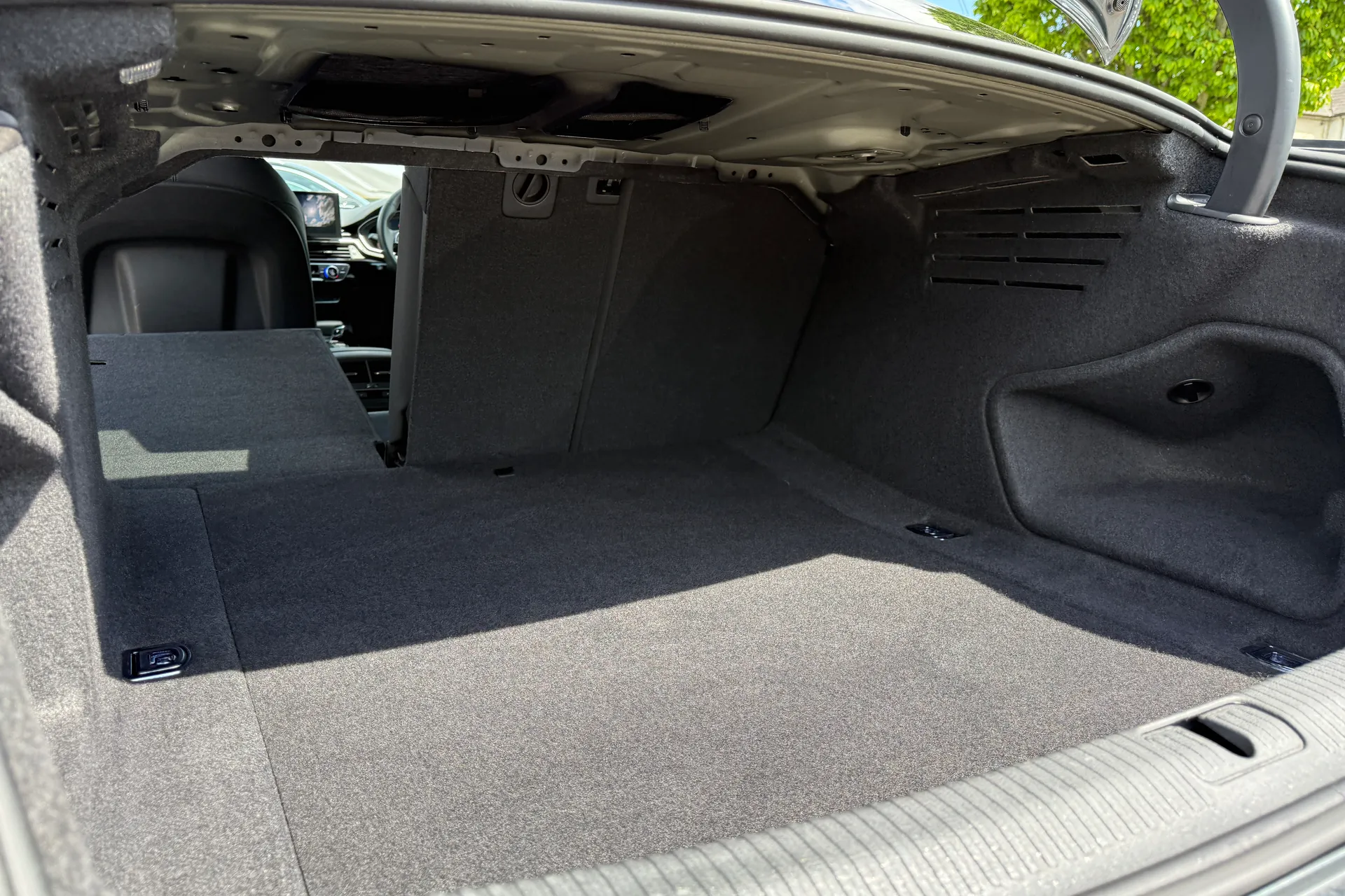 Audi A4 thumbnail image number 35