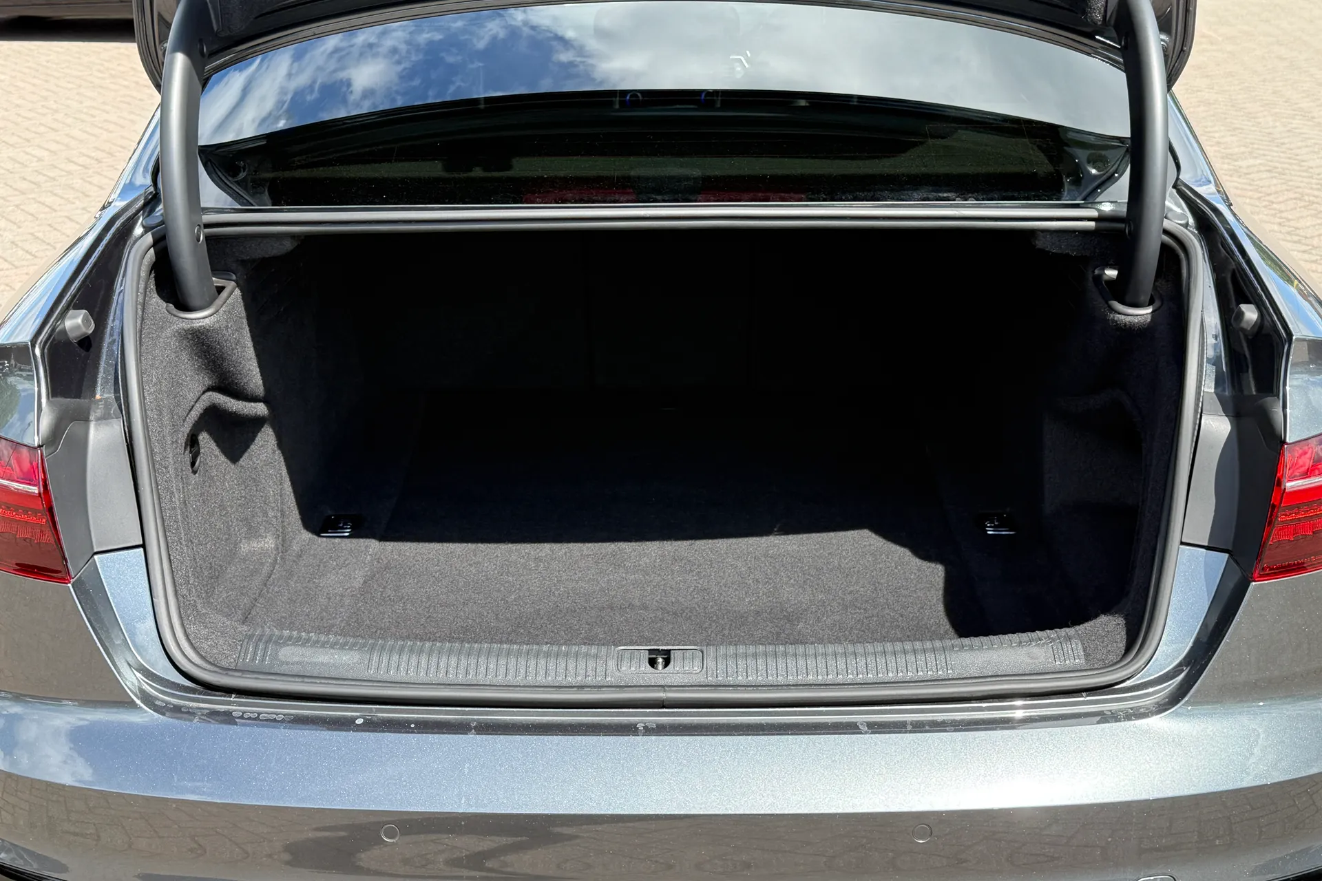 Audi A4 thumbnail image number 34