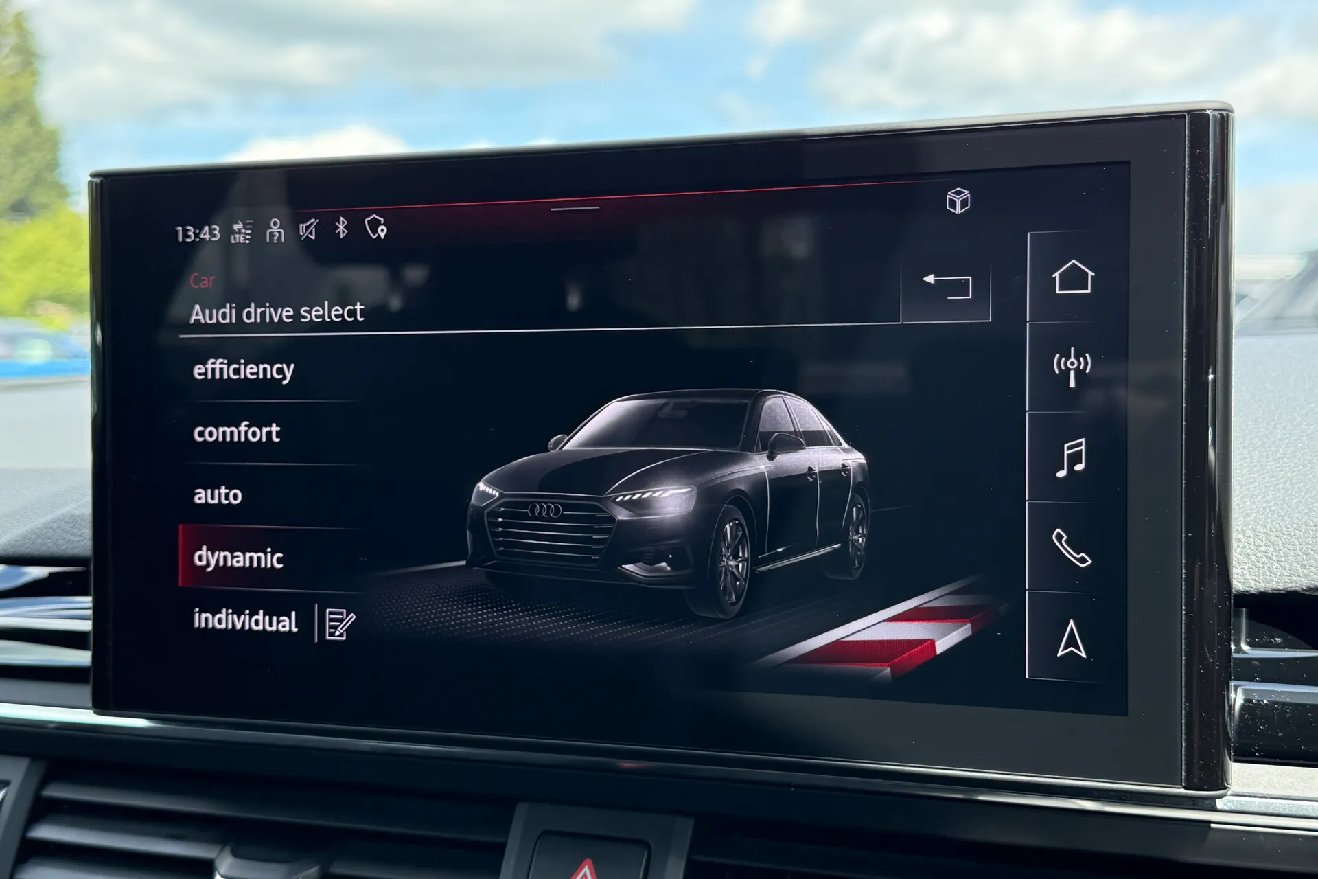 Audi A4 thumbnail image number 11