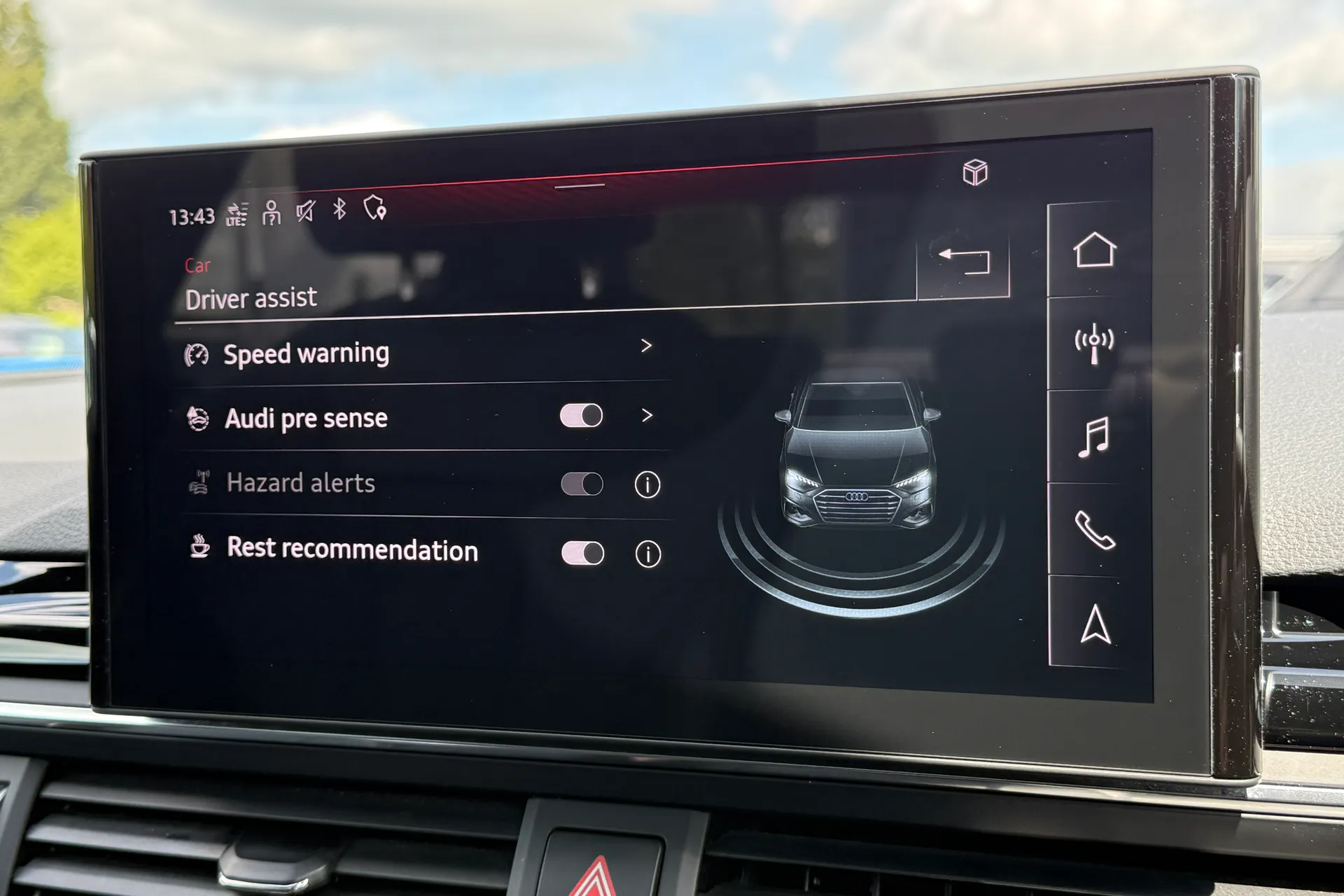 Audi A4 thumbnail image number 12