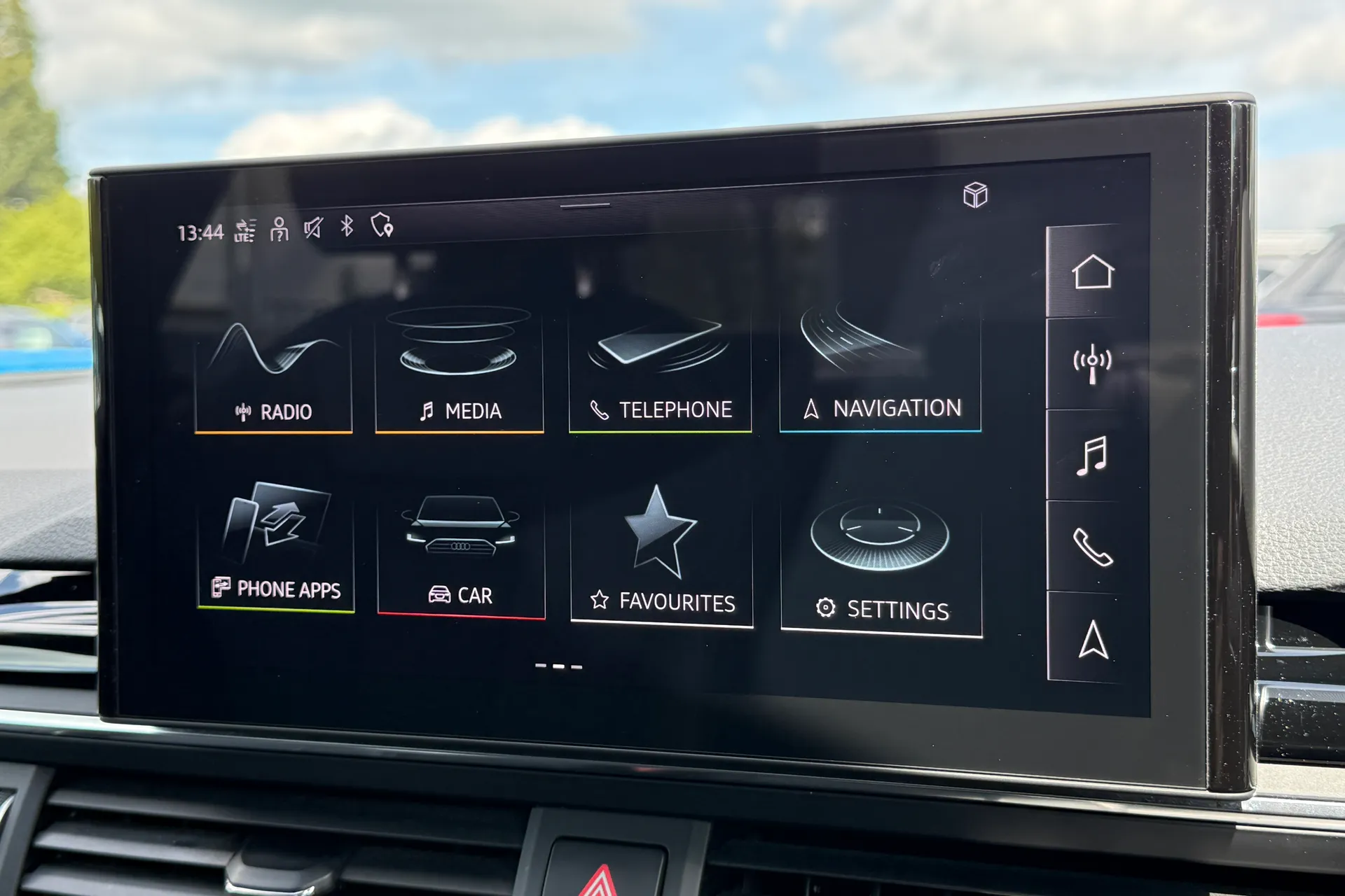 Audi A4 thumbnail image number 14