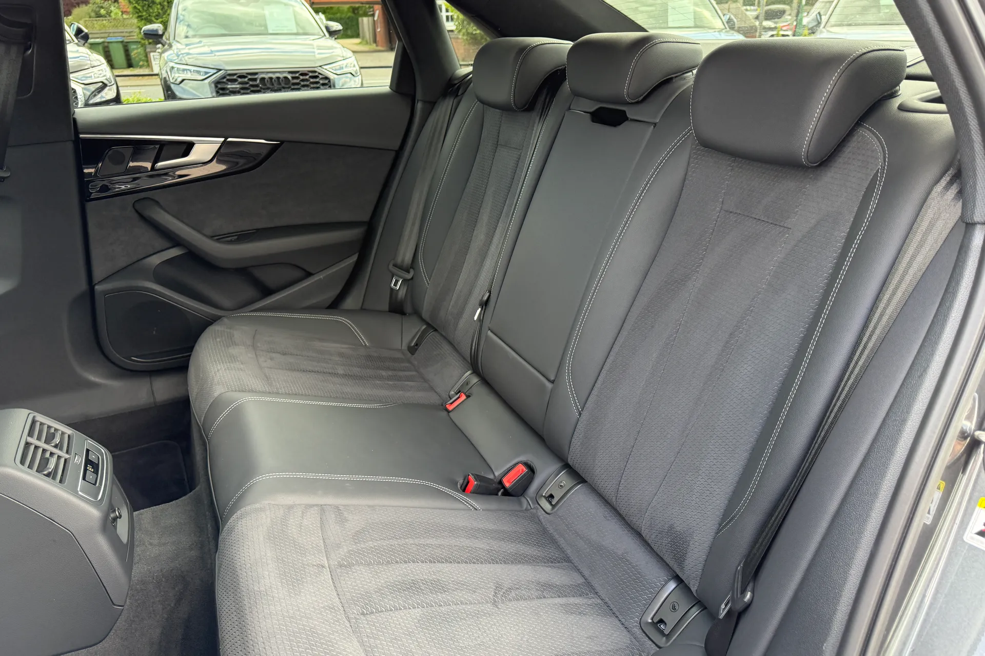 Audi A4 thumbnail image number 42