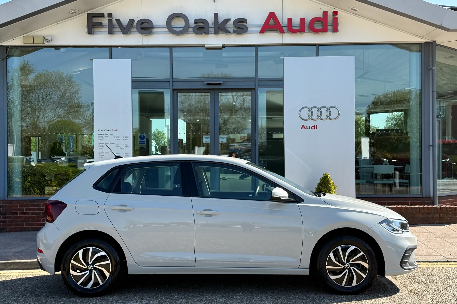 VOLKSWAGEN POLO thumbnail image number 2