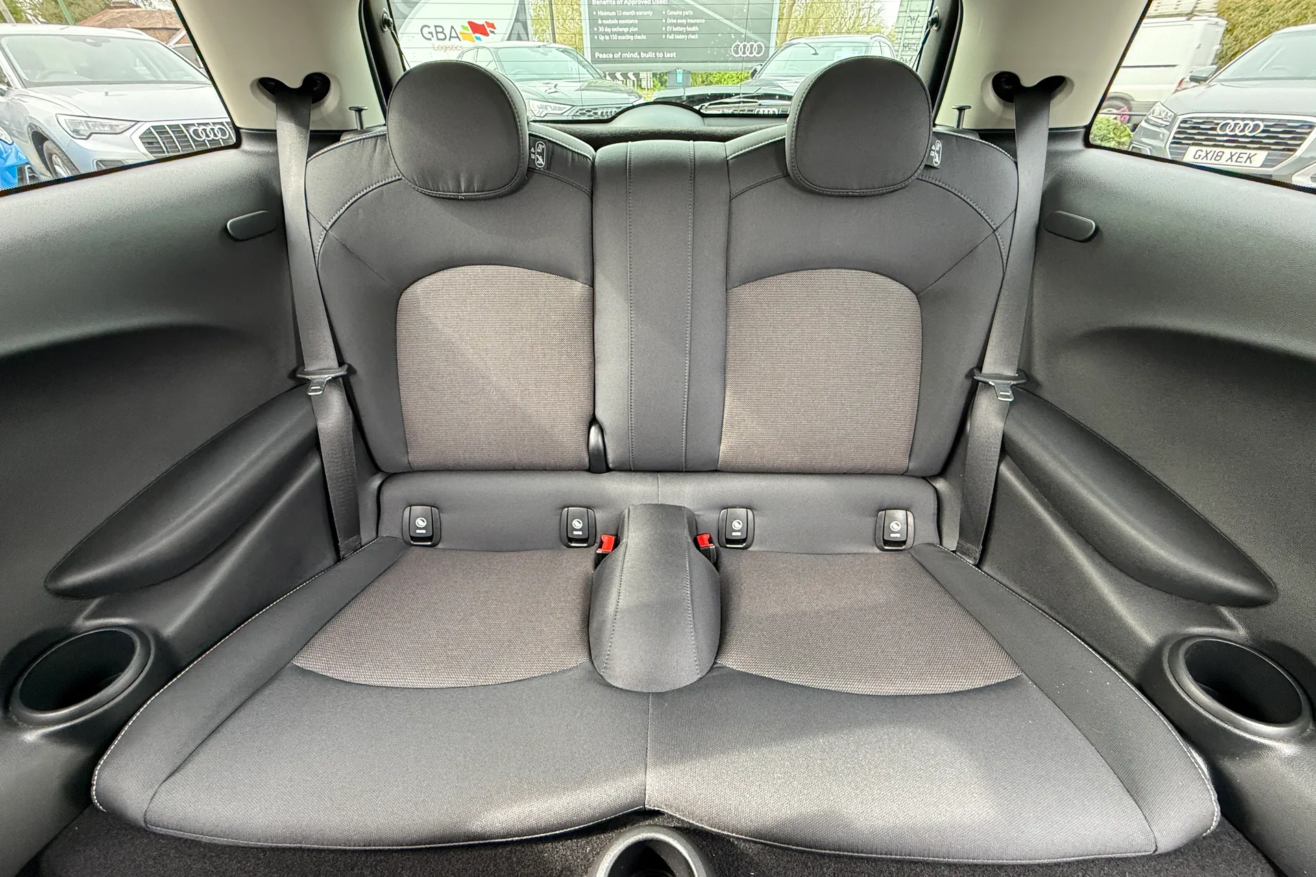 MINI HATCHBACK thumbnail image number 29