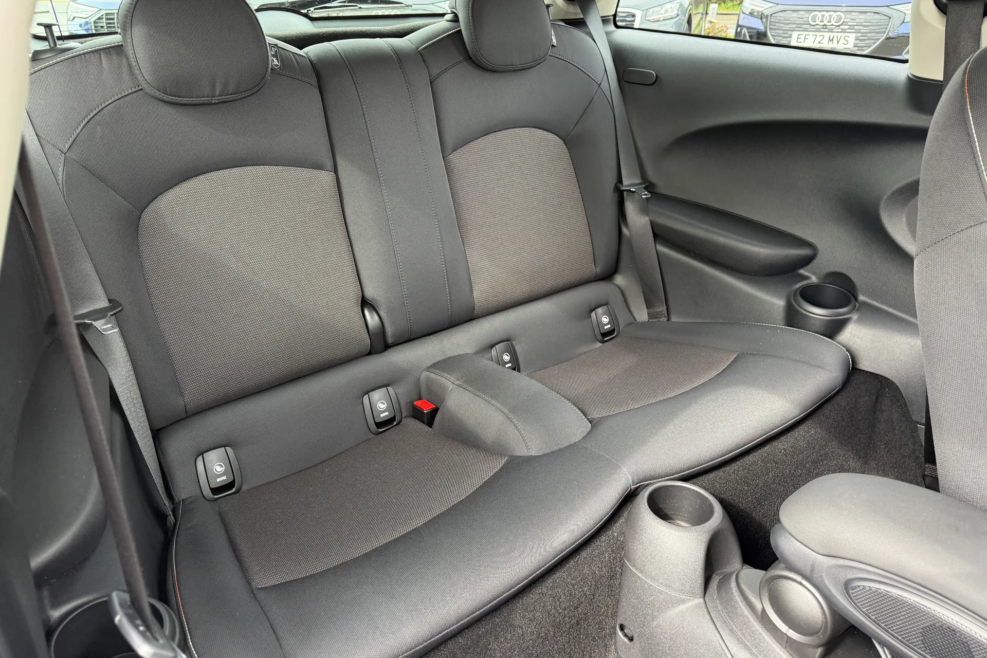 MINI HATCHBACK thumbnail image number 35
