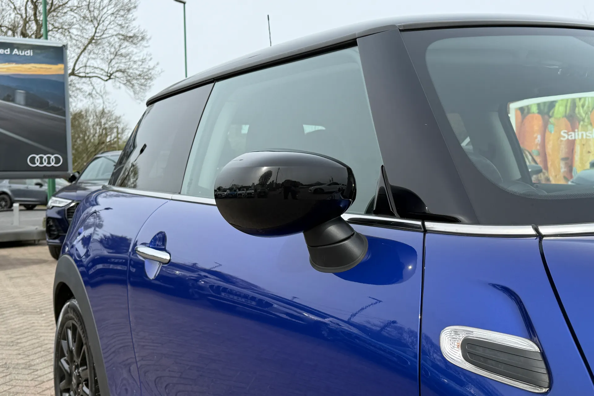 MINI HATCHBACK thumbnail image number 37
