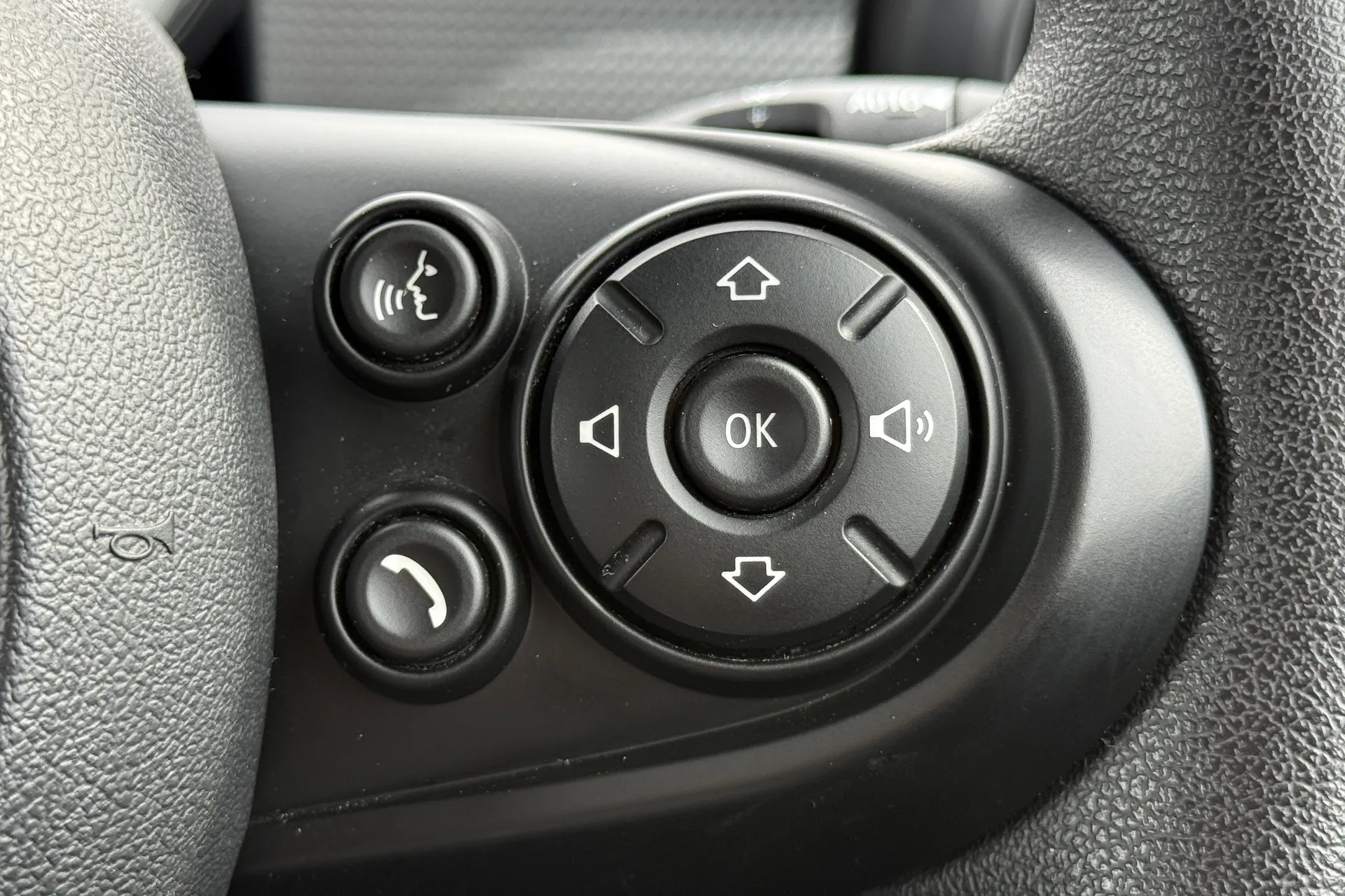 MINI HATCHBACK thumbnail image number 15