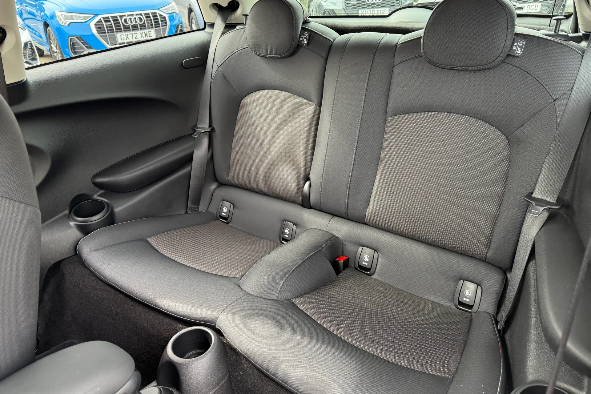 MINI HATCHBACK thumbnail image number 33