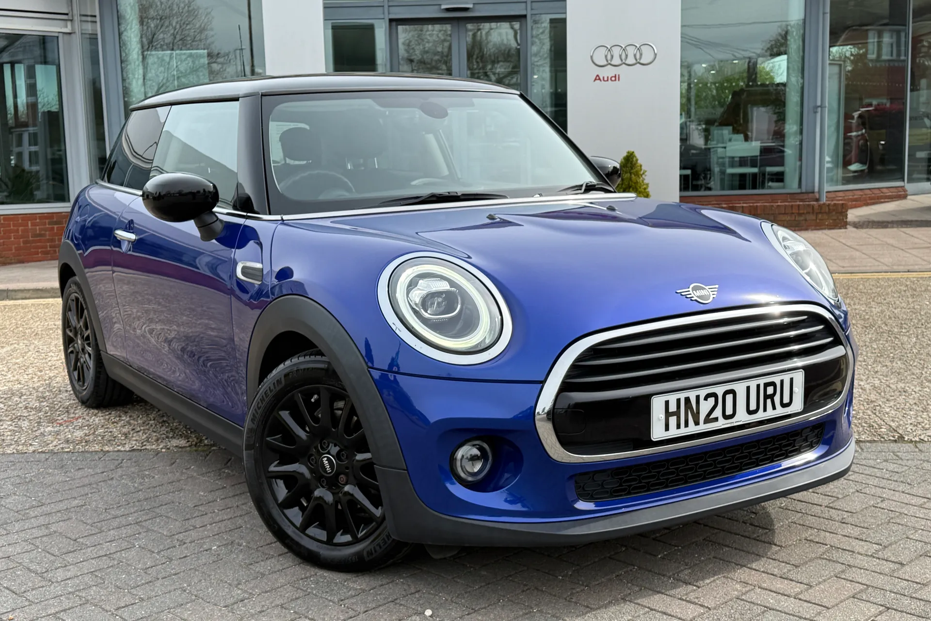 MINI HATCHBACK thumbnail image number 17