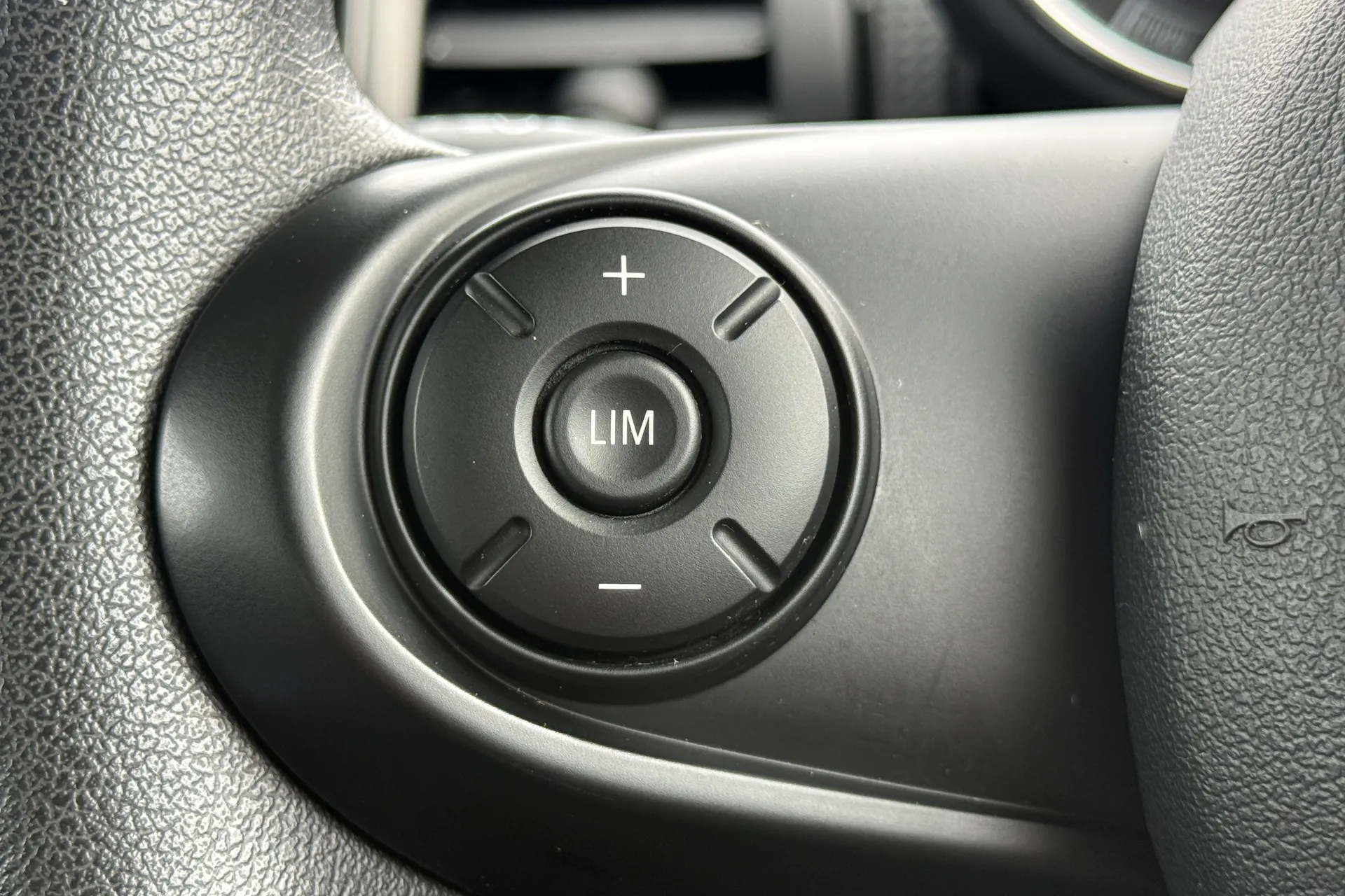 MINI HATCHBACK thumbnail image number 14