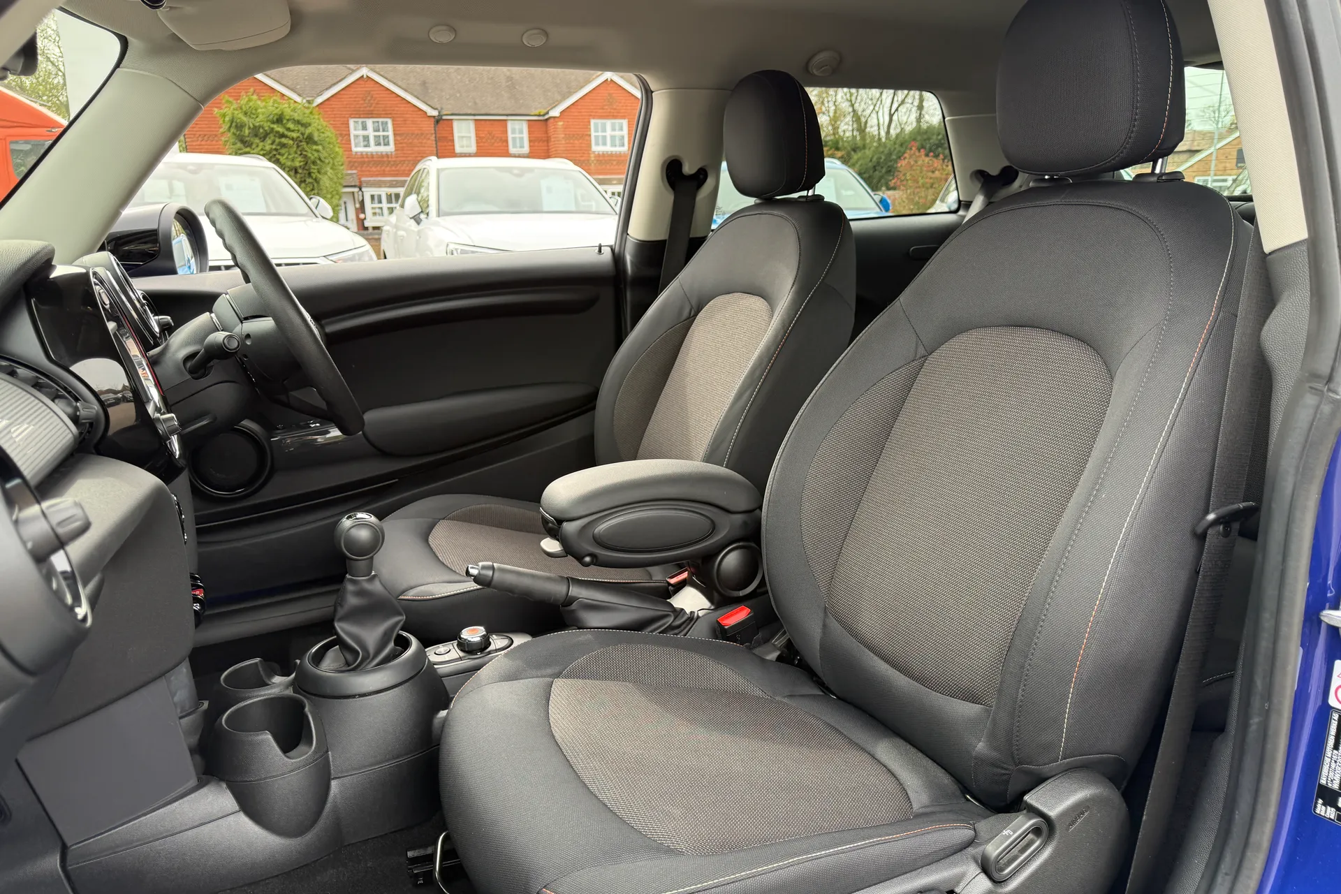MINI HATCHBACK thumbnail image number 23