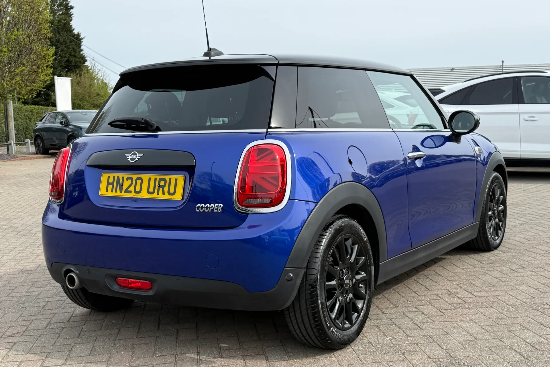 MINI HATCHBACK thumbnail image number 24