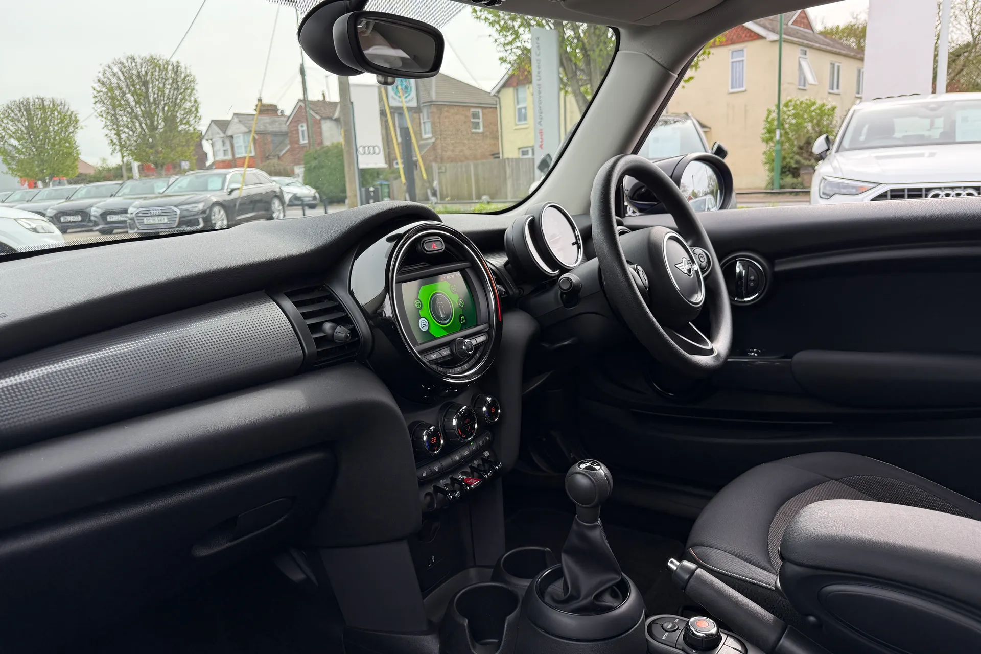 MINI HATCHBACK thumbnail image number 22