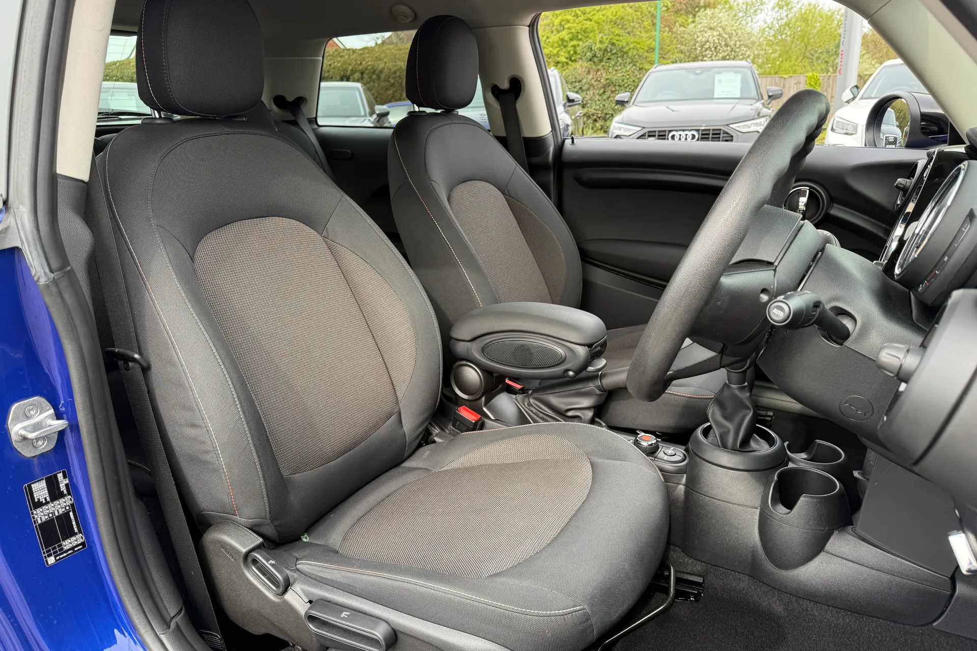 MINI HATCHBACK thumbnail image number 20