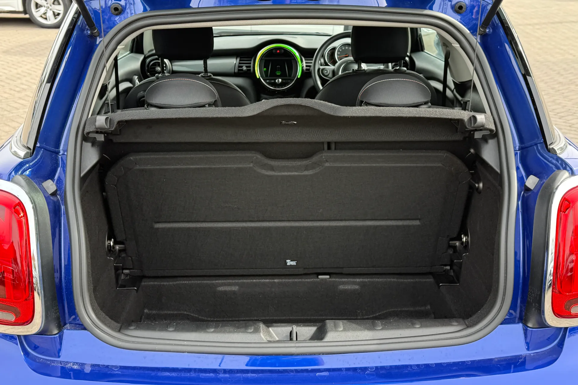 MINI HATCHBACK thumbnail image number 27