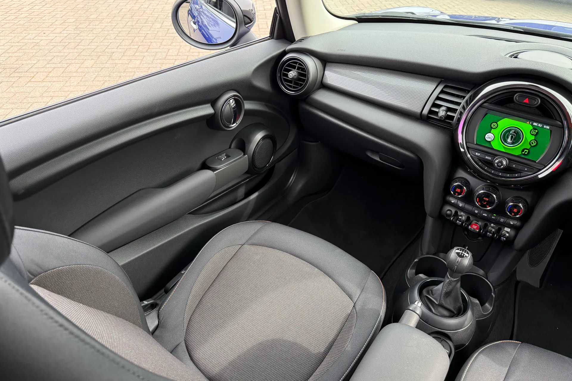 MINI HATCHBACK thumbnail image number 30