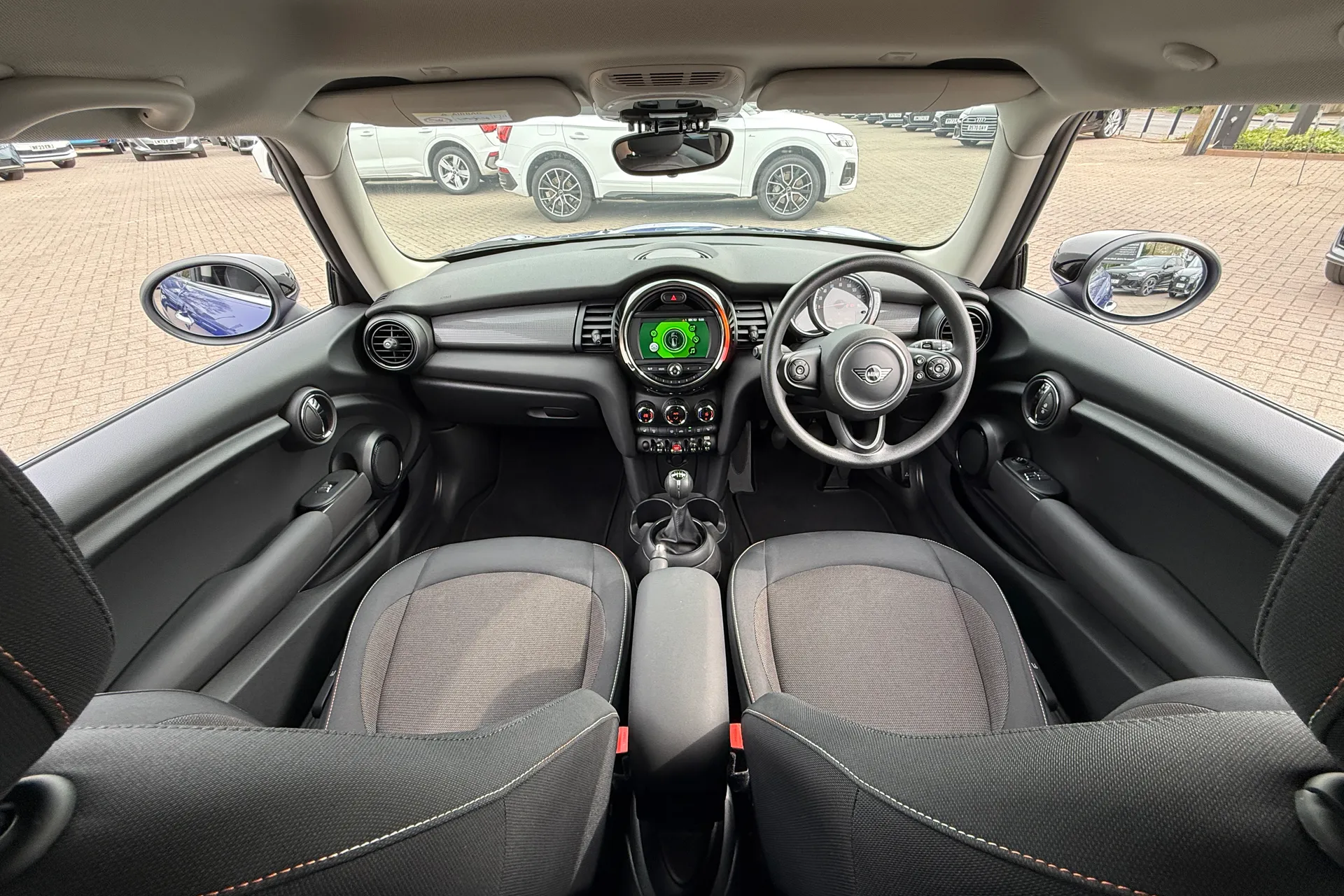 MINI HATCHBACK thumbnail image number 3