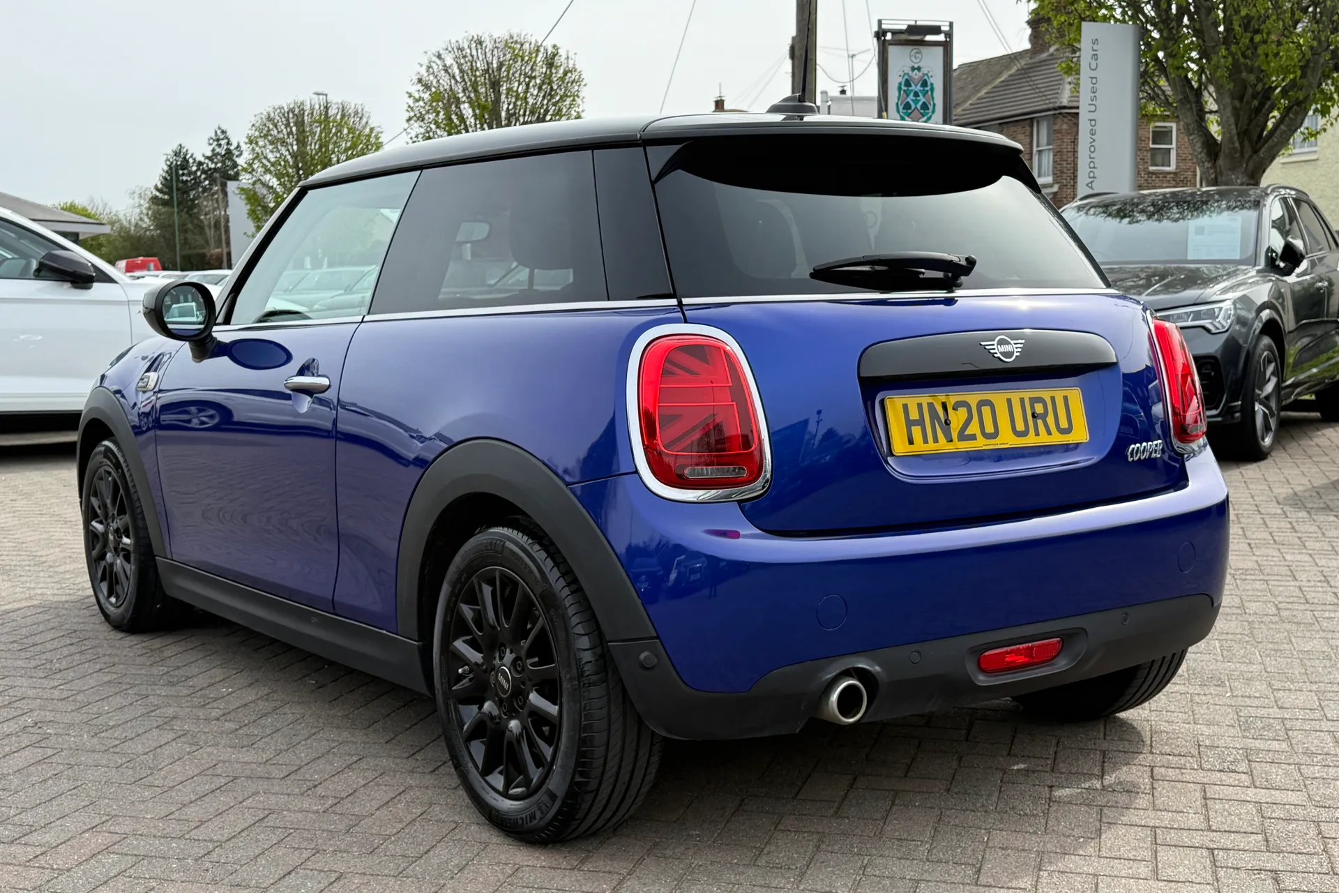 MINI HATCHBACK thumbnail image number 26