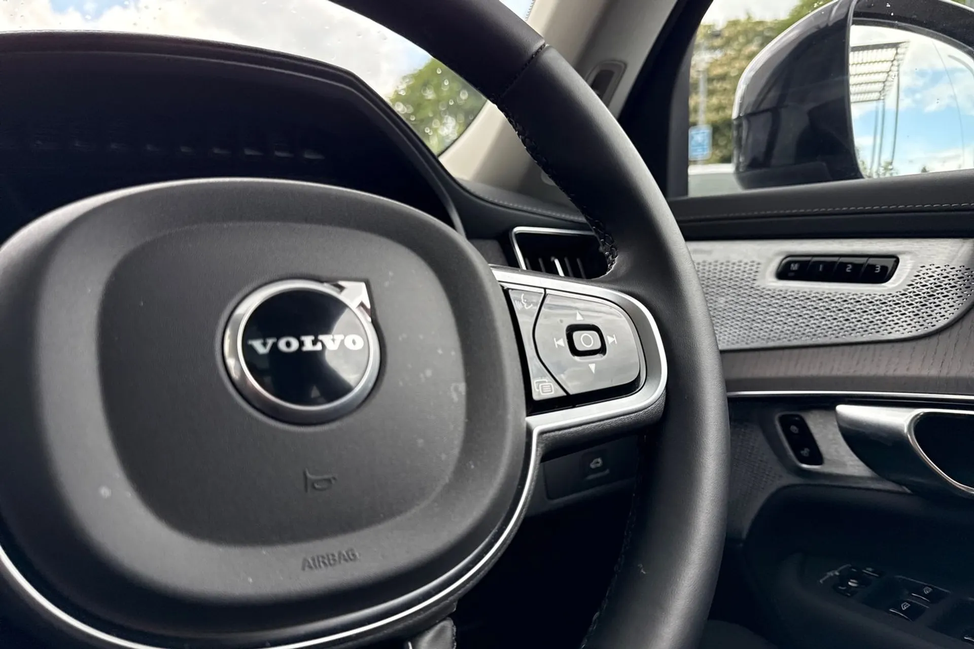 Volvo XC90 thumbnail image number 35