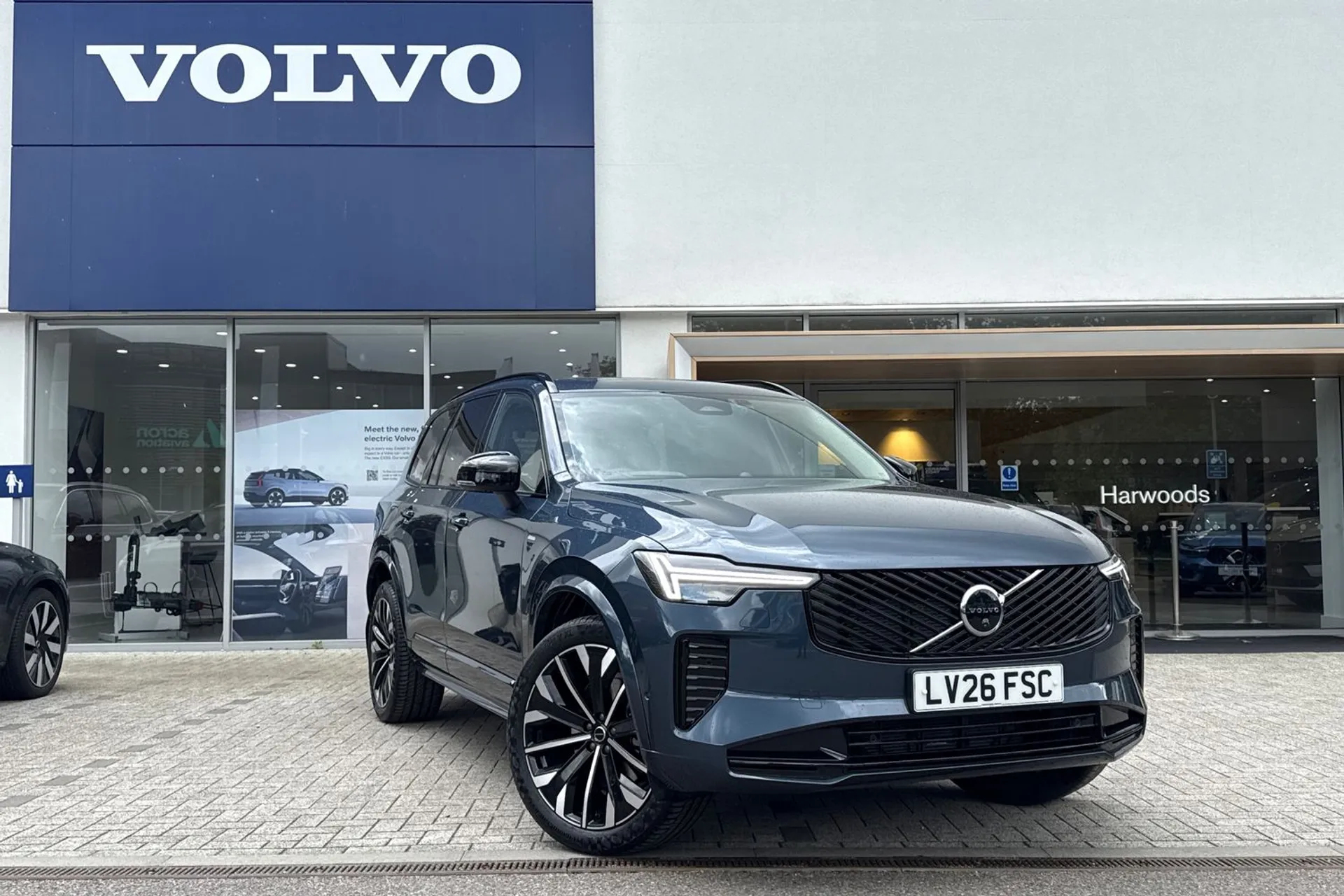 Volvo XC90 focused image