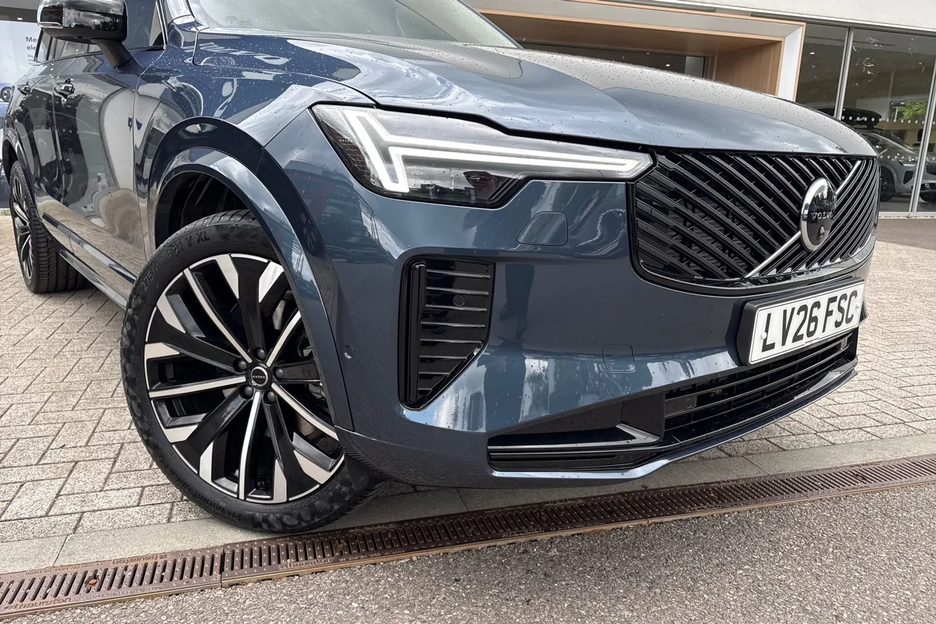 Volvo XC90 thumbnail image number 2