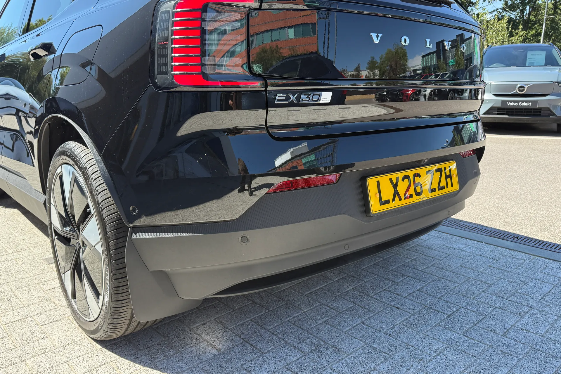 Volvo EX30 thumbnail image number 18