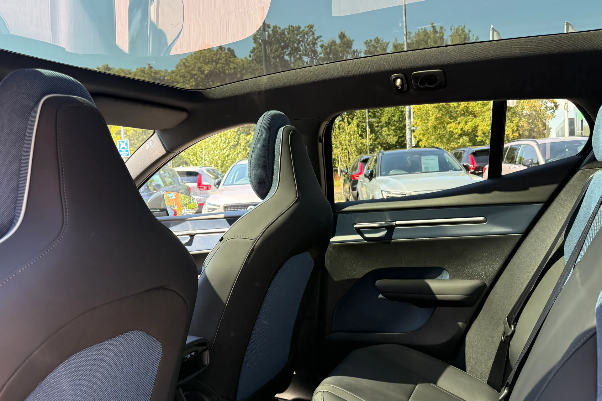 Volvo EX30 thumbnail image number 30