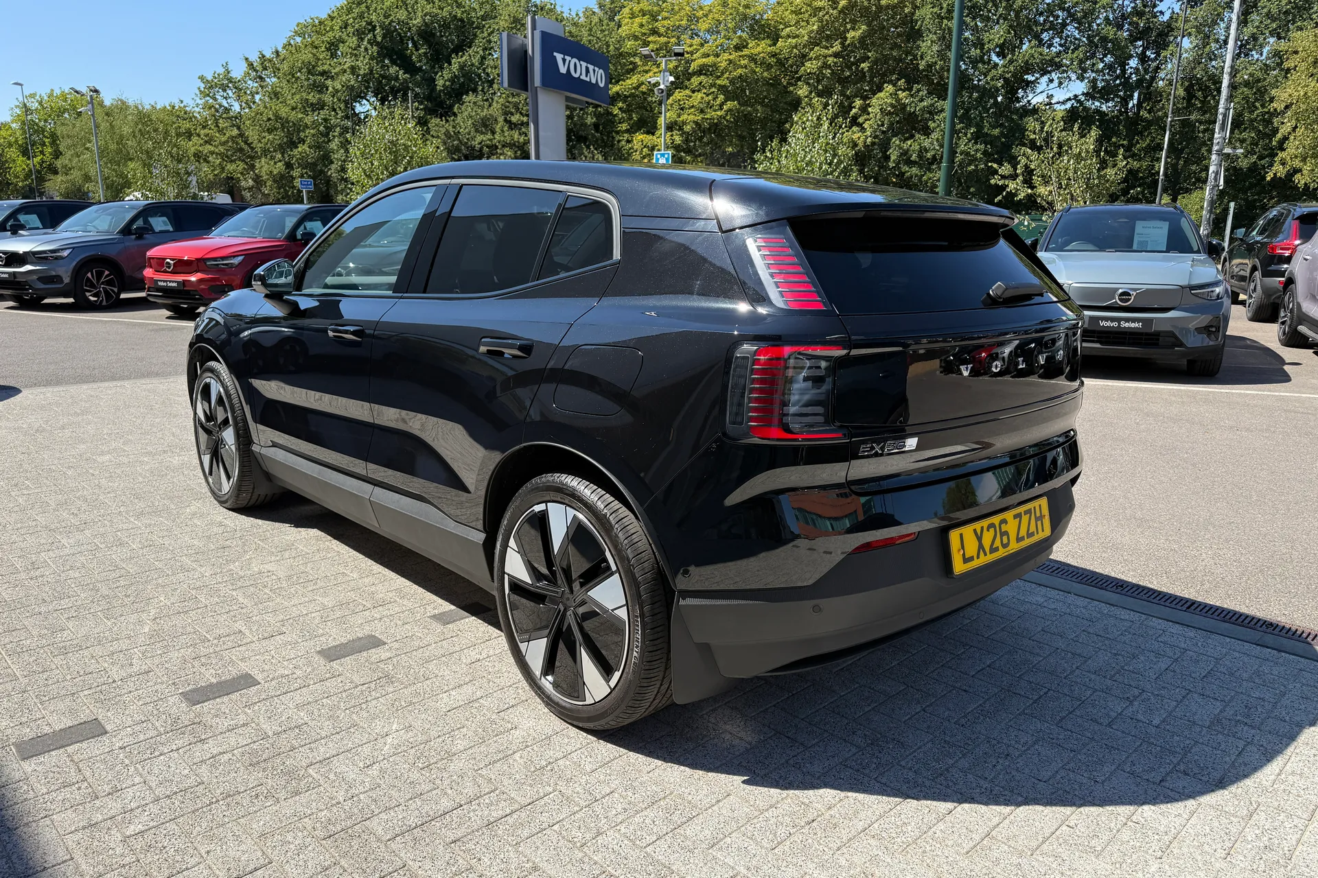 Volvo EX30 thumbnail image number 10