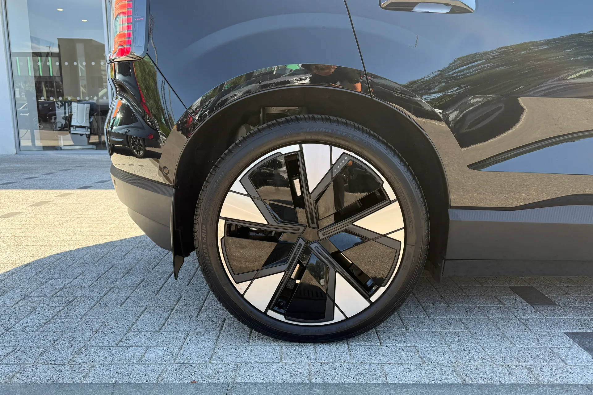Volvo EX30 thumbnail image number 14