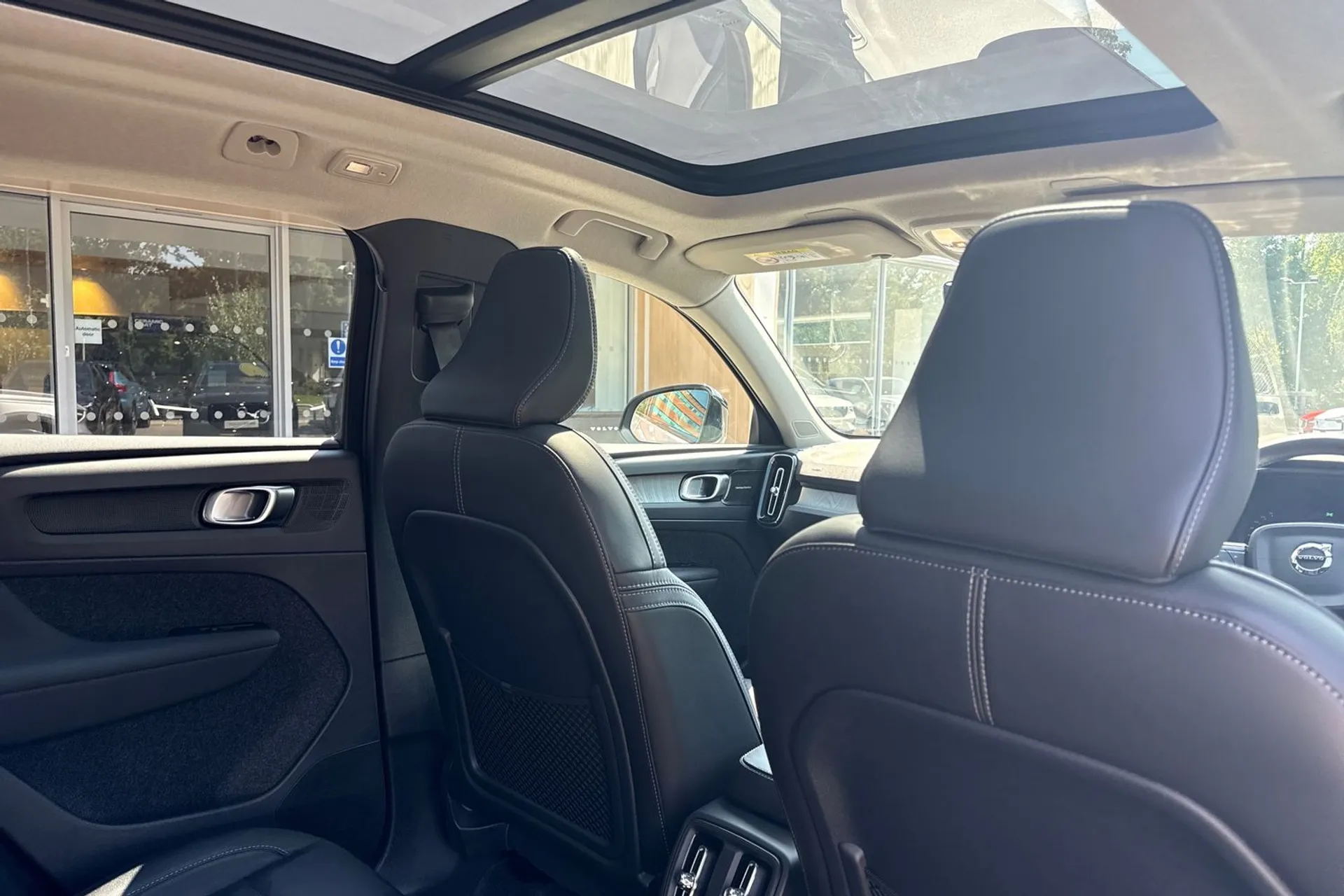 Volvo XC40 thumbnail image number 24