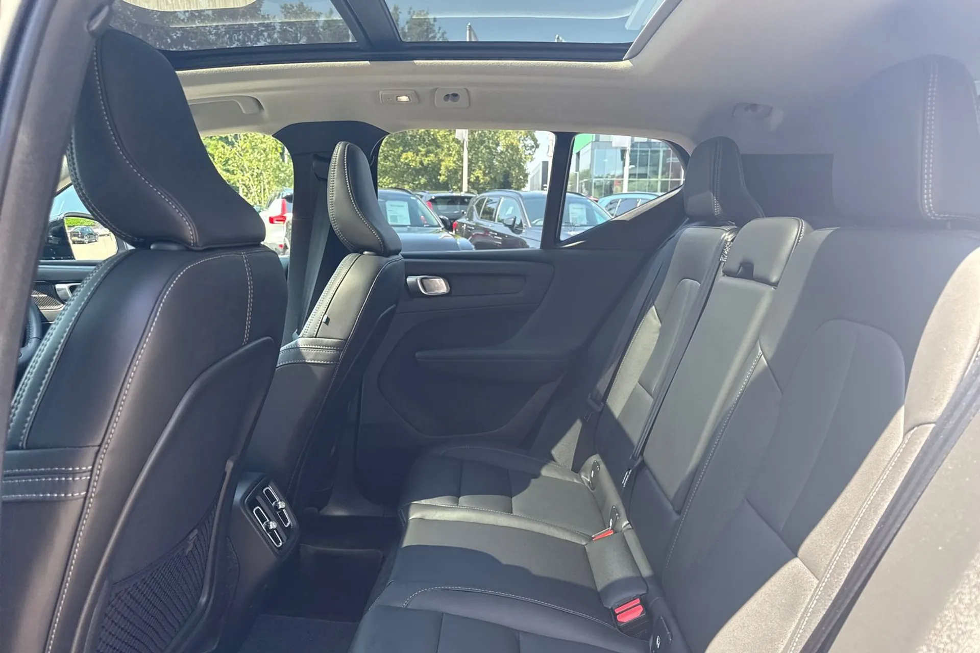 Volvo XC40 thumbnail image number 30