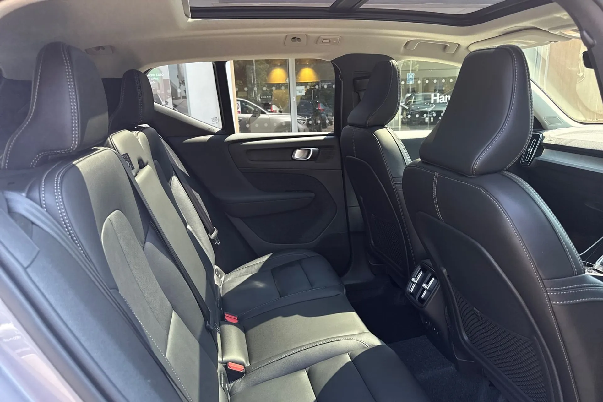 Volvo XC40 thumbnail image number 23
